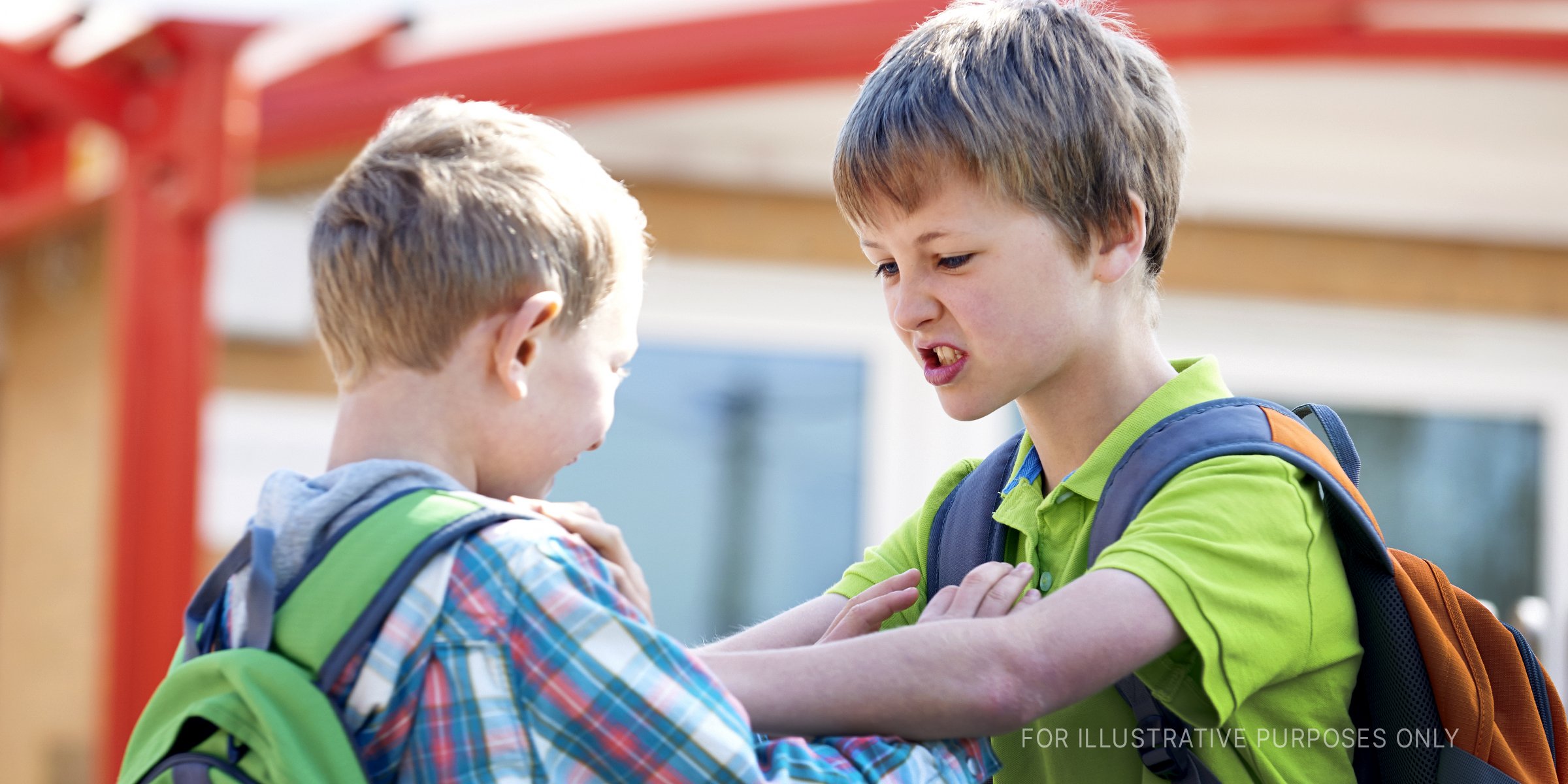 Jungs, die sich gegenseitig bekämpfen. | Quelle: Shutterstock