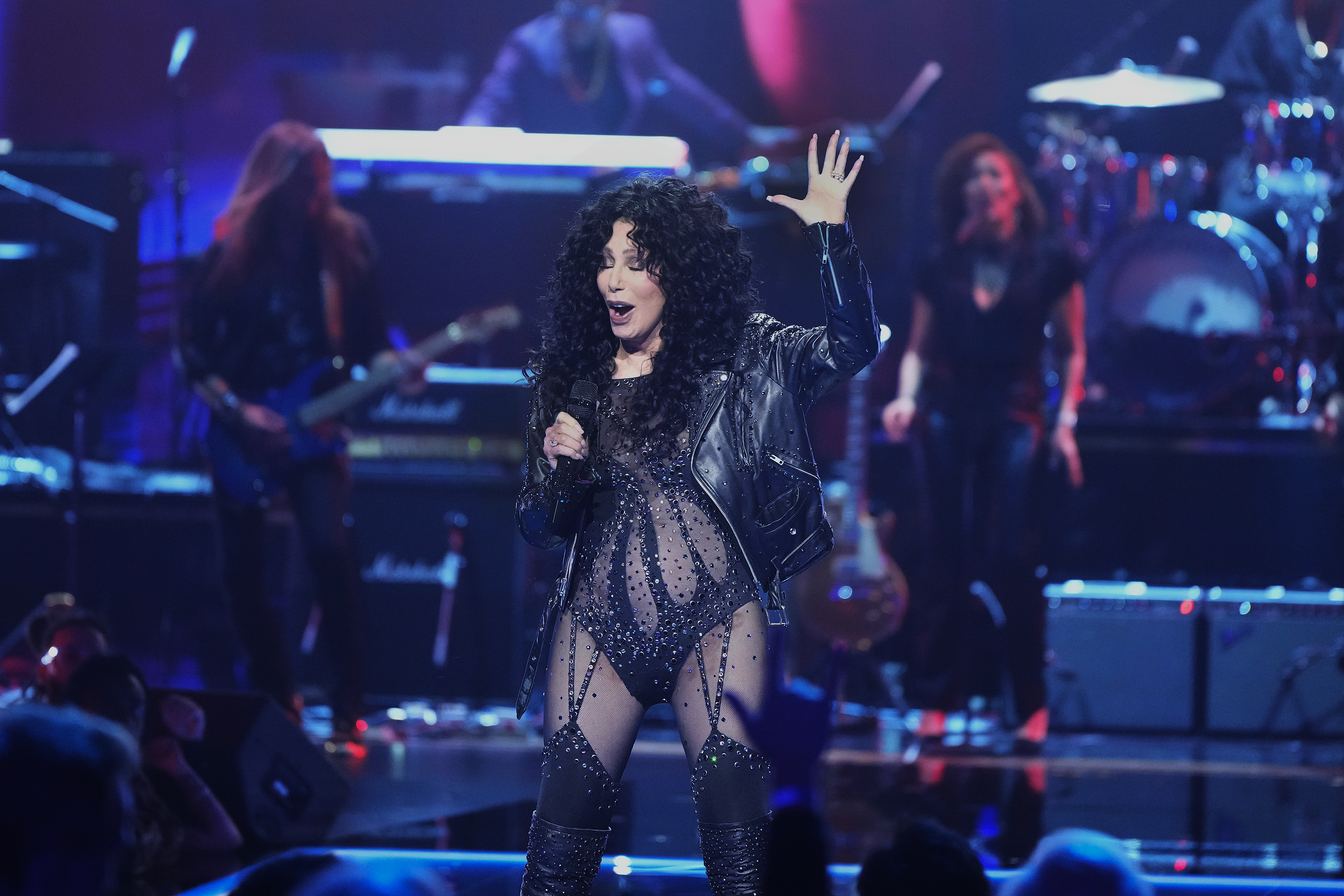 Cher auf der Bühne beim "SNL50: The Homecoming Concert" am 14. Februar 2025 | Quelle: Getty Images