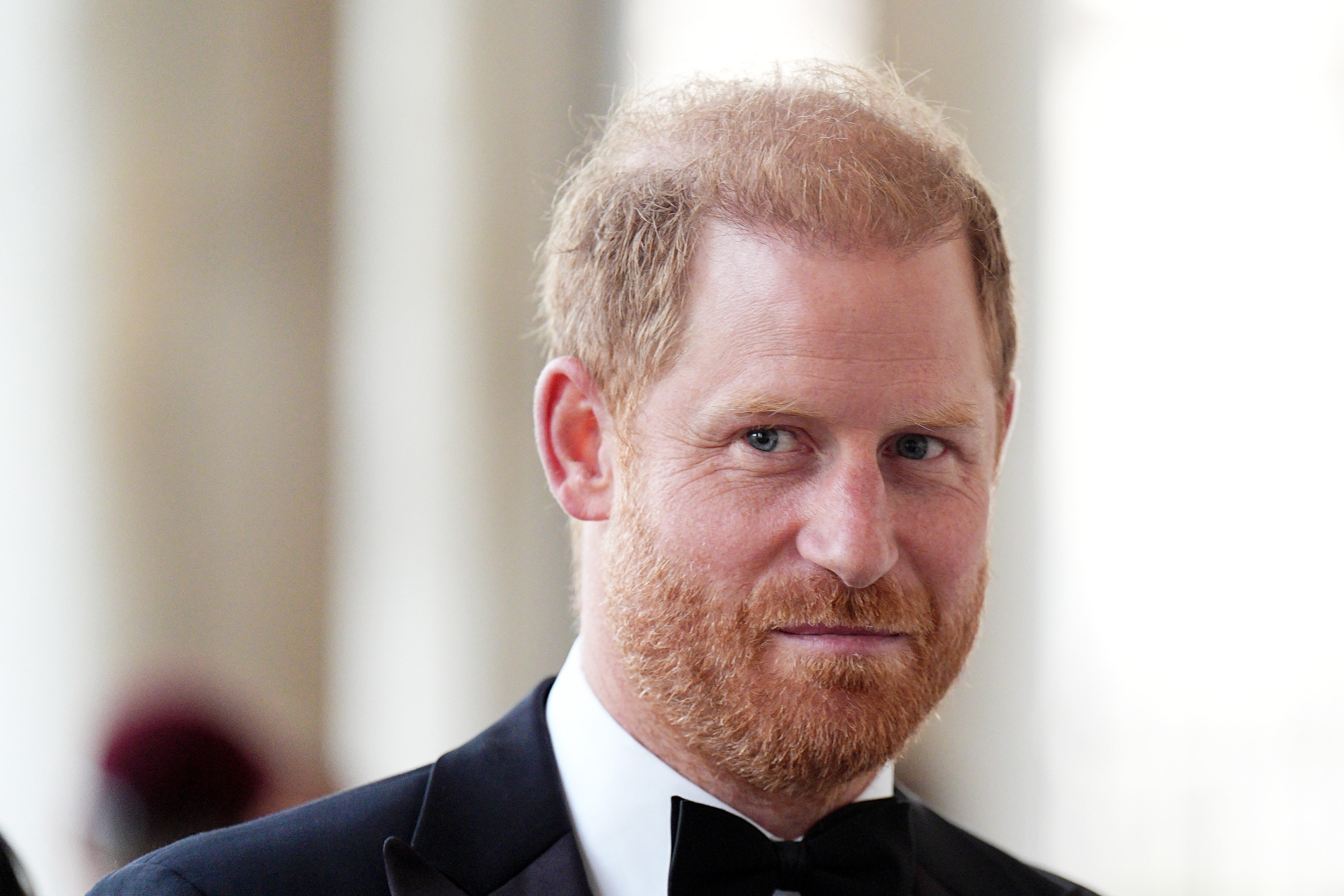 Prinz Harry gewährt einen Einblick in die Rückkehr seiner Familie nach Großbritannien und verrät dabei die einfachen Gewohnheiten – darunter lange Spaziergänge und Marmite auf Crumpets –, die langsam Teil ihres neuen Lebens werden. | Quelle: Getty Images