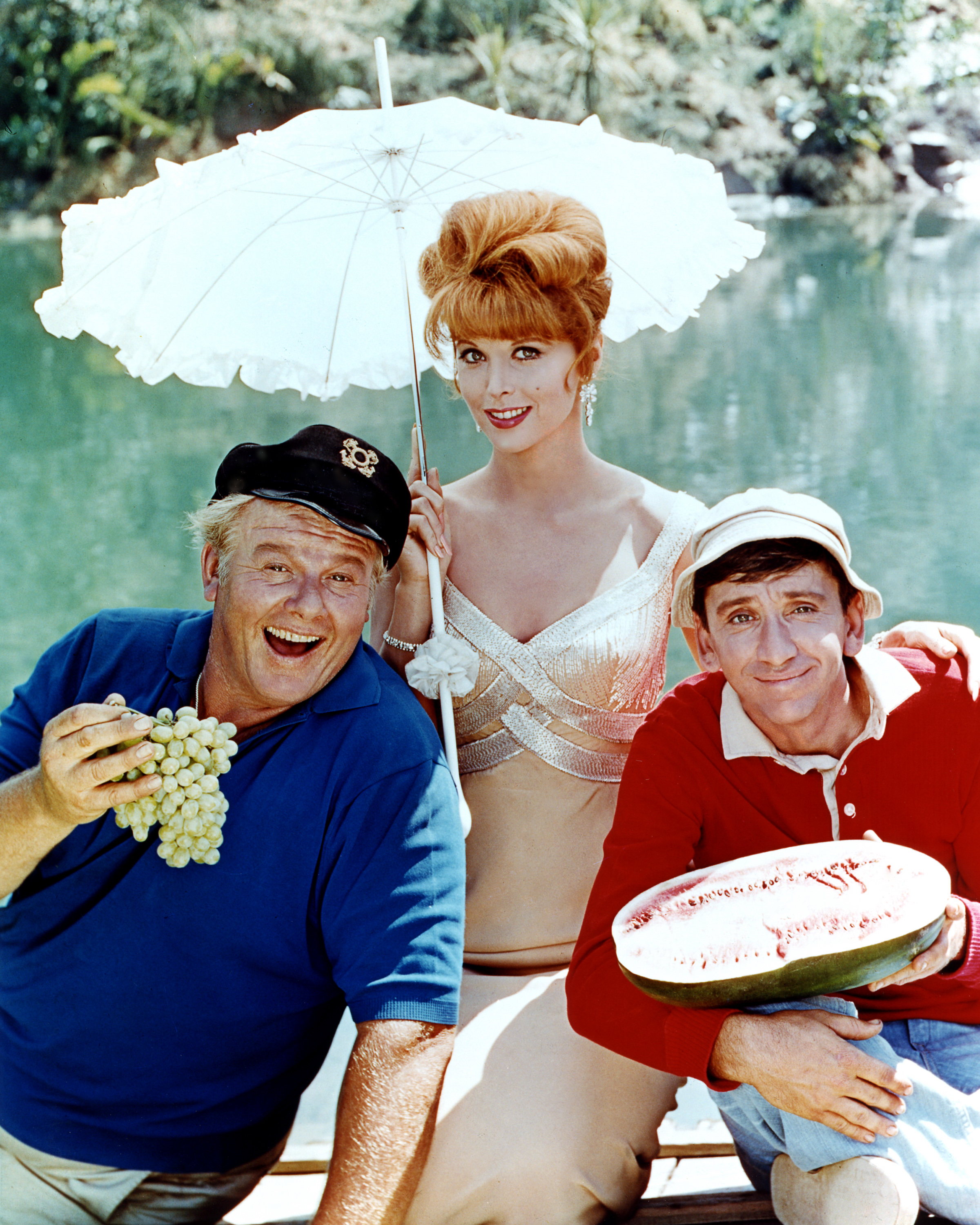 Alan Hale Jr., Tina Louise und Bob Denver am Set von "Gilligans Insel", 1964. | Quelle: Getty Images