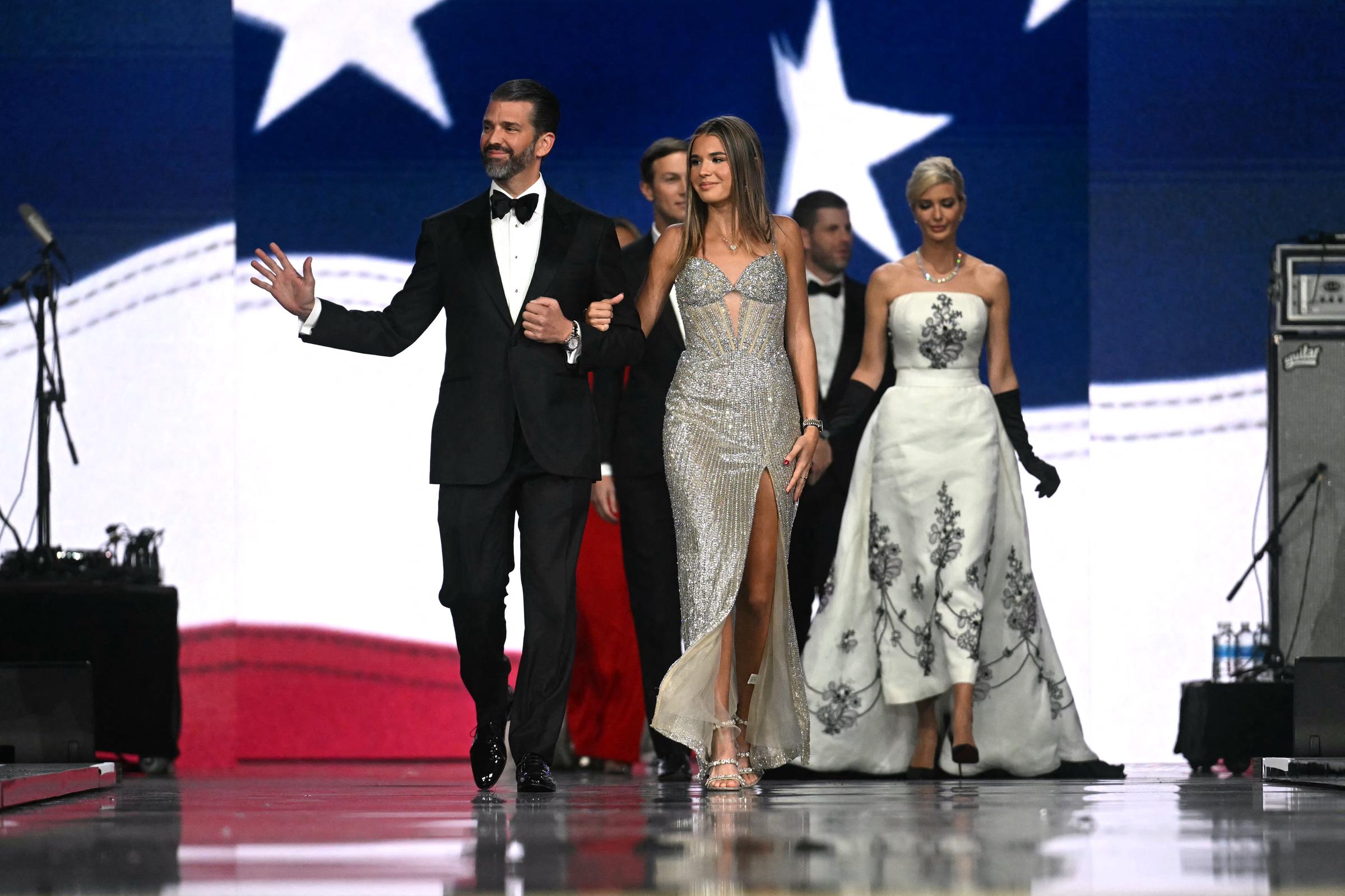 Donald Trump Jr. und seine Tochter Kai Madison Trump besuchen den Liberty-Eröffnungsball | Quelle: Getty Images