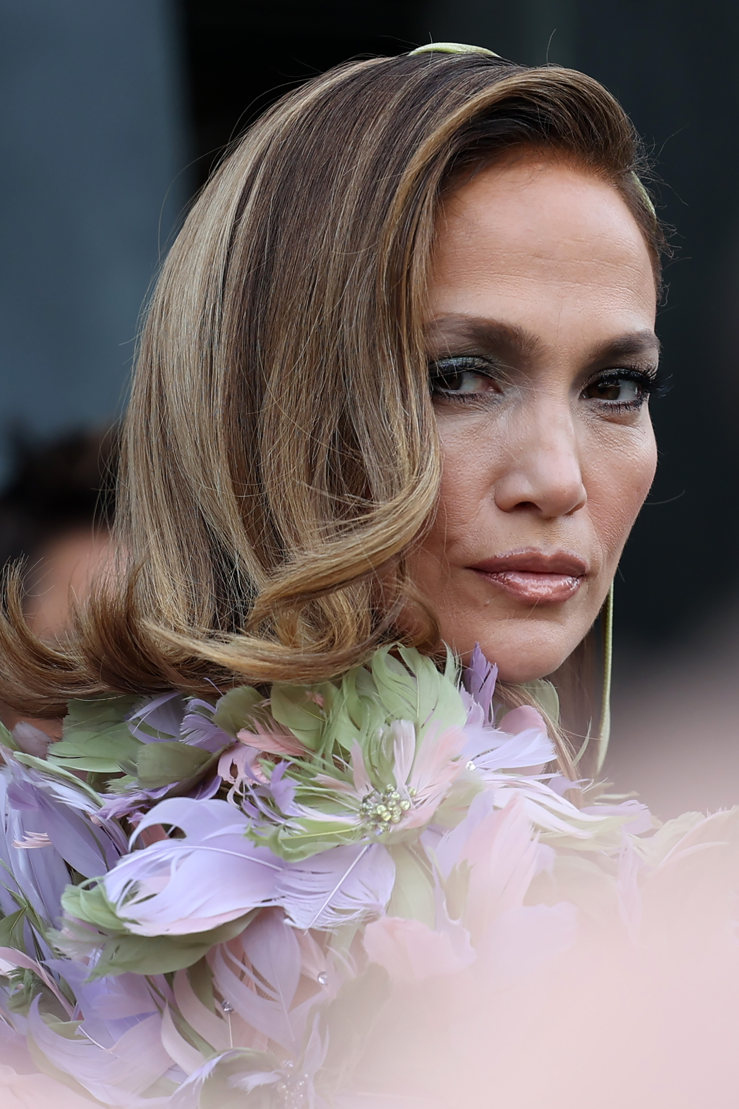 Jennifer Lopez besucht die Elie Saab Haute Couture Frühjahr/Sommer Show im Rahmen der Paris Fashion Week in Paris, Frankreich, am 24. Januar 2024. | Quelle: Getty Images
