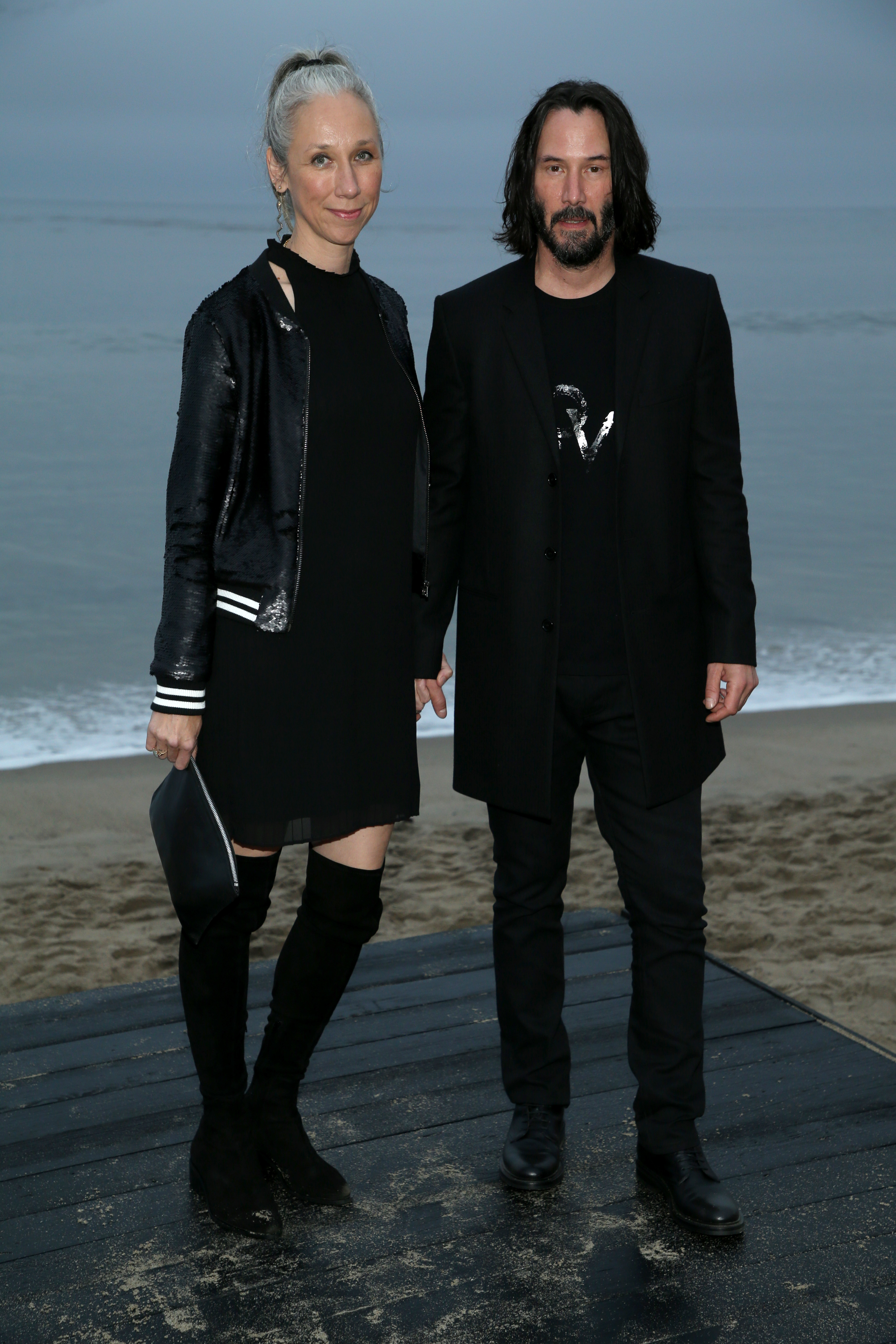 Alexandra Grant und Keanu Reeves besuchen die Saint Laurent Men's Spring/Summer 2020 Show in Malibu, Kalifornien, am 6. Juni 2019 | Quelle: Getty Images