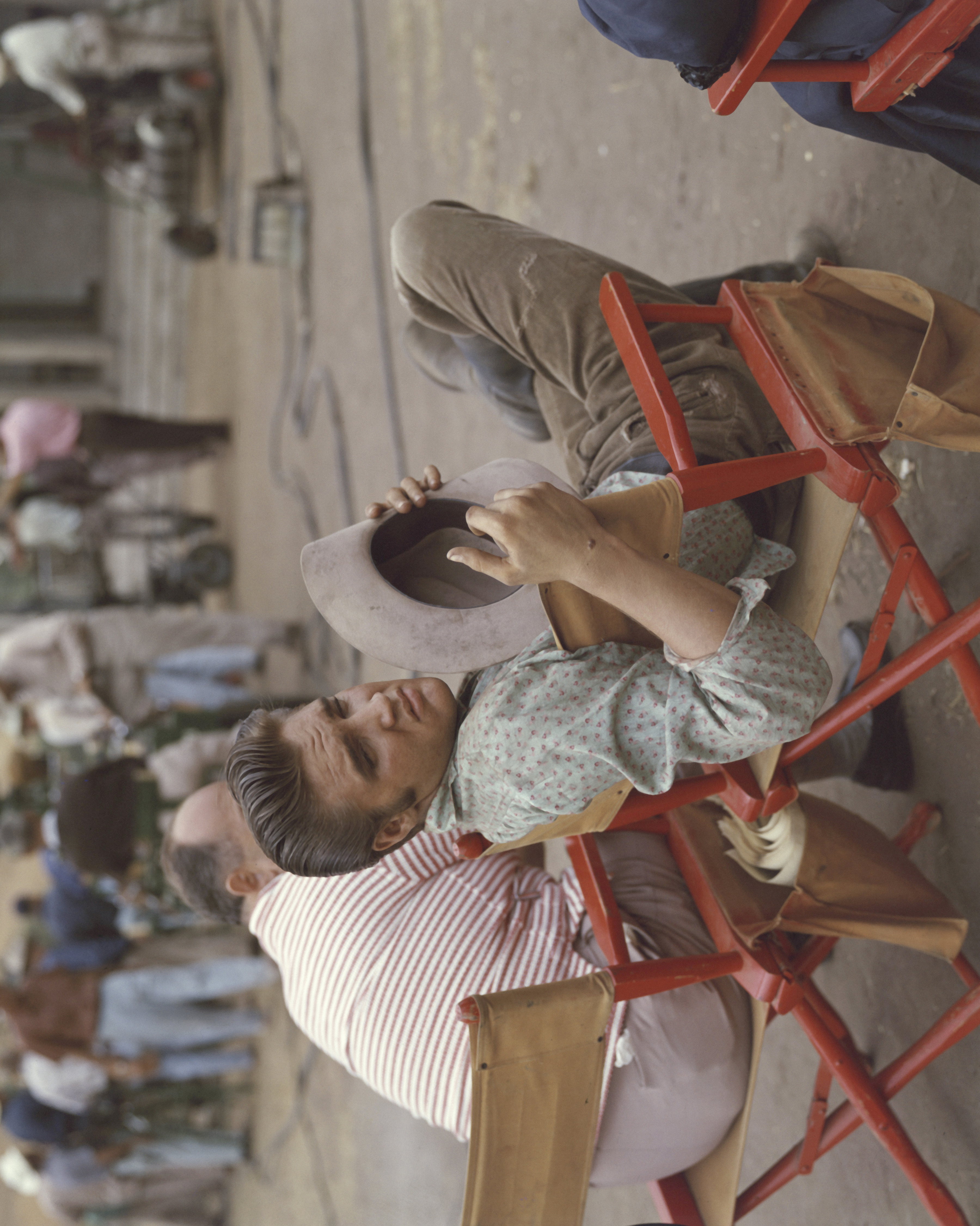 Elvis Presley am Set von "Love Me Tender", 1956 | Quelle: Getty Images