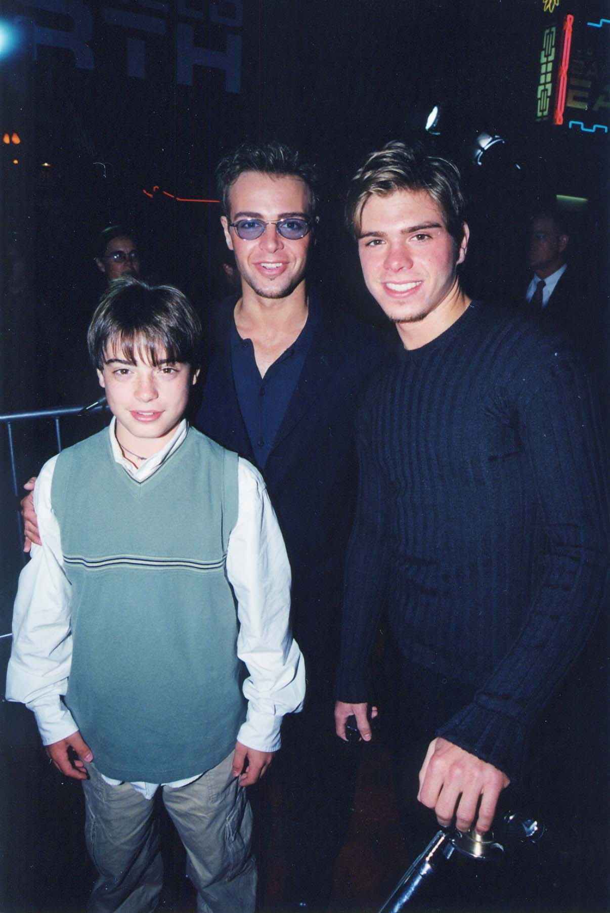 Andrew, Joey und Matthew Lawrence bei der Premiere von "Battlefield Earth", 2000 | Quelle: Getty Images