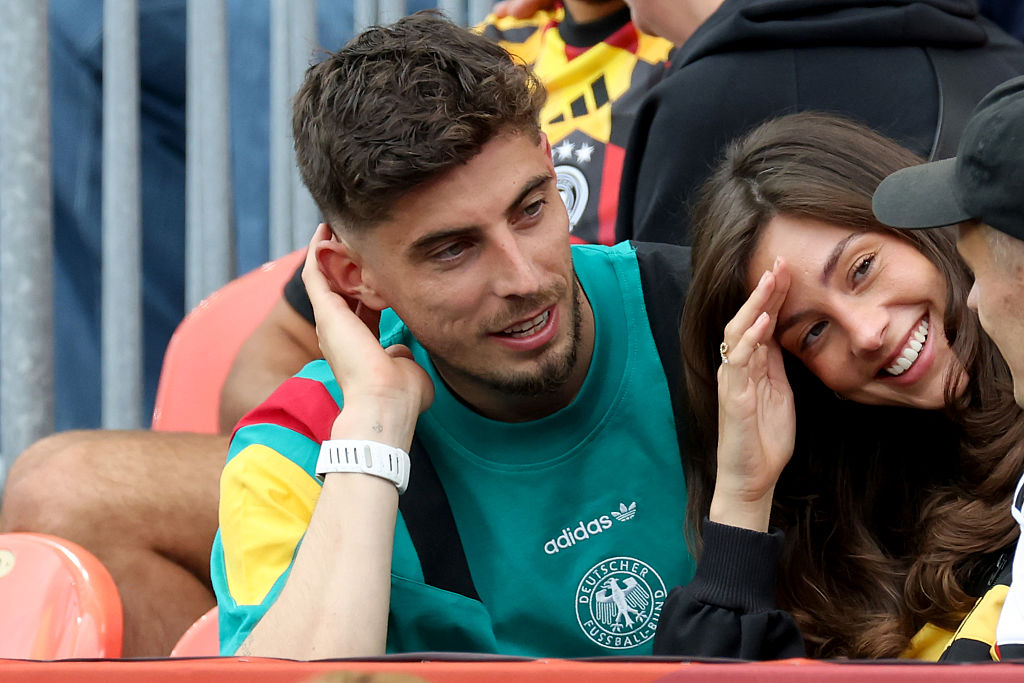 Kai Havertz mit seiner Frau Sophia Havertz nach dem Spiel der Gruppe E der FIFA-Weltmeisterschaft 2026 zwischen Deutschland und der Elfenbeinküste im Toronto Stadium am 20. Juni 2026 in Toronto, Ontario. | Quelle: Getty Images