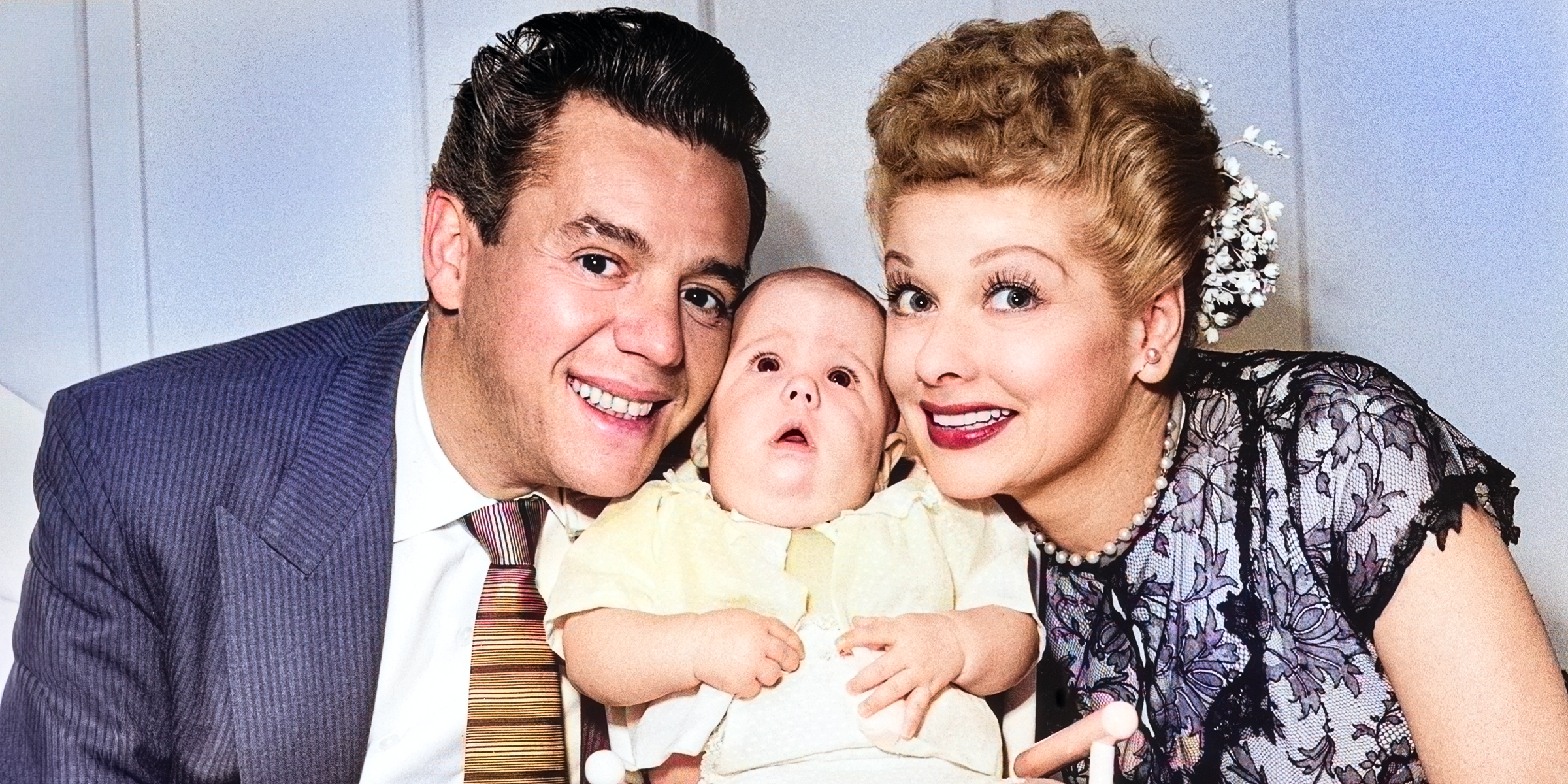 Desi Arnaz, Desi Arnaz Jr. und Lucille Ball, 1953 | Quelle: Getty Images