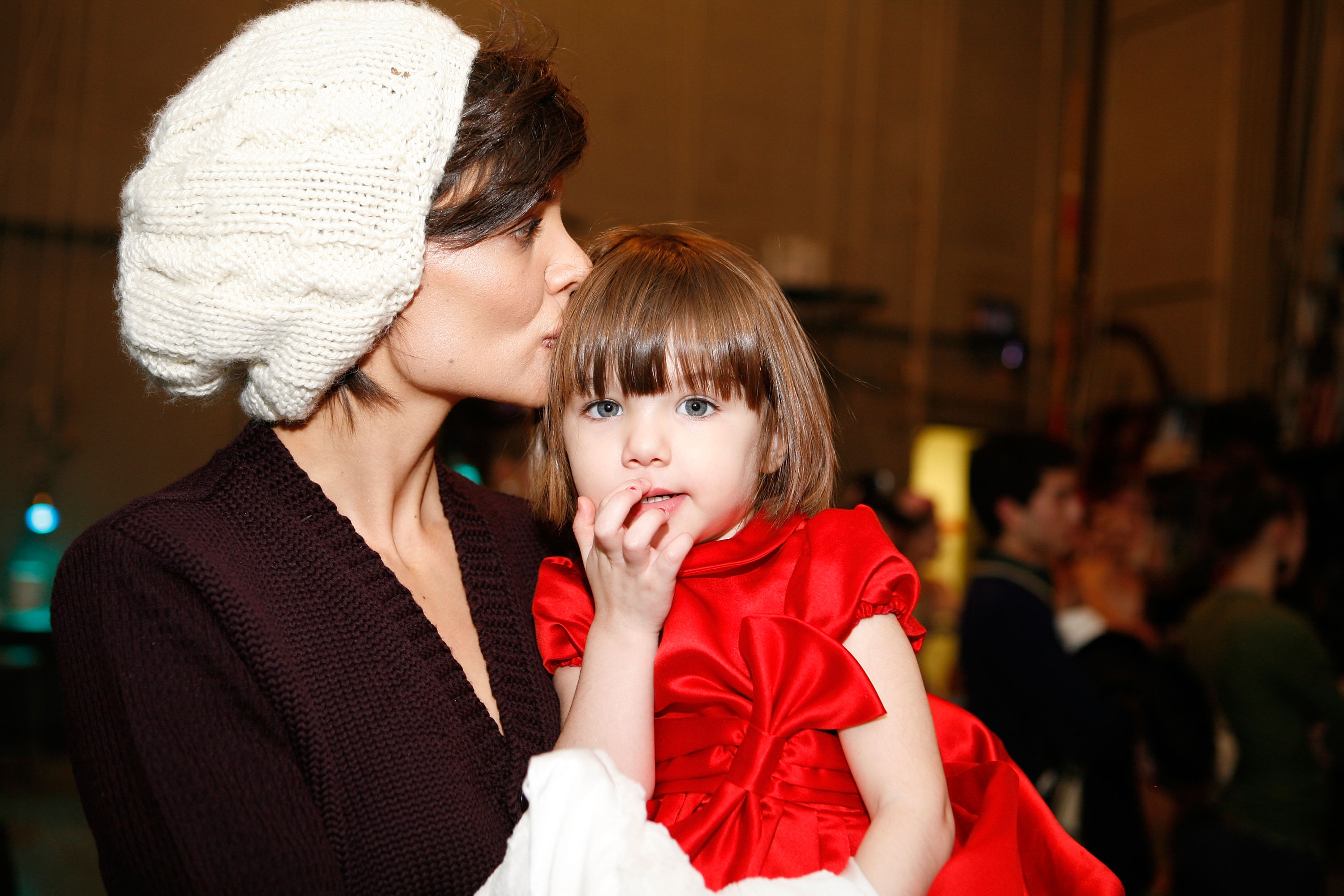 Katie Holmes und ihre Tochter Suri Cruise besuchen "Der Nussknacker" im New York City Ballet am 14. Dezember 2008 | Quelle: Getty Images