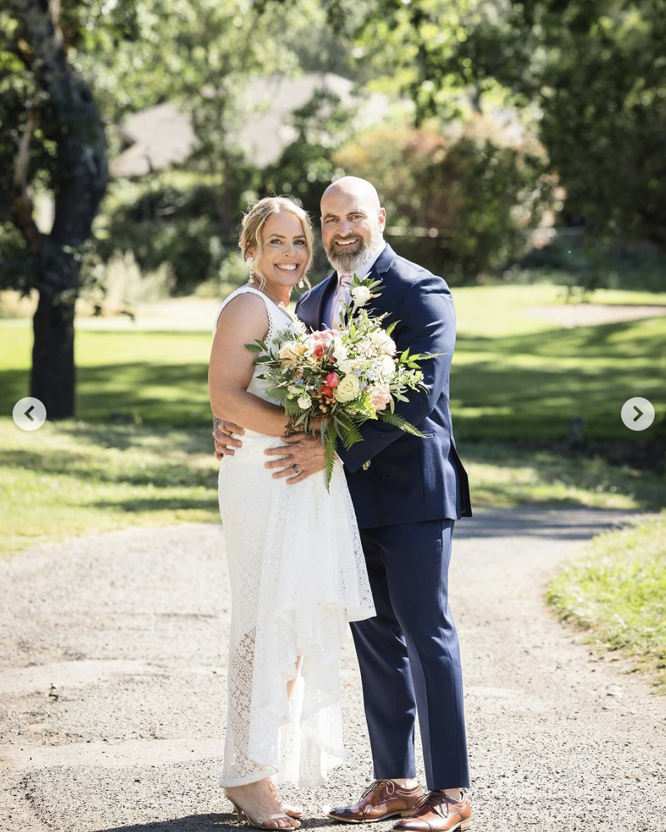 Monnier und ihr Mann Andrew an ihrem Hochzeitstag, wie auf einem Foto vom 10. Juni 2024 zu sehen ist | Quelle: Instagram/shayla.r.monnier