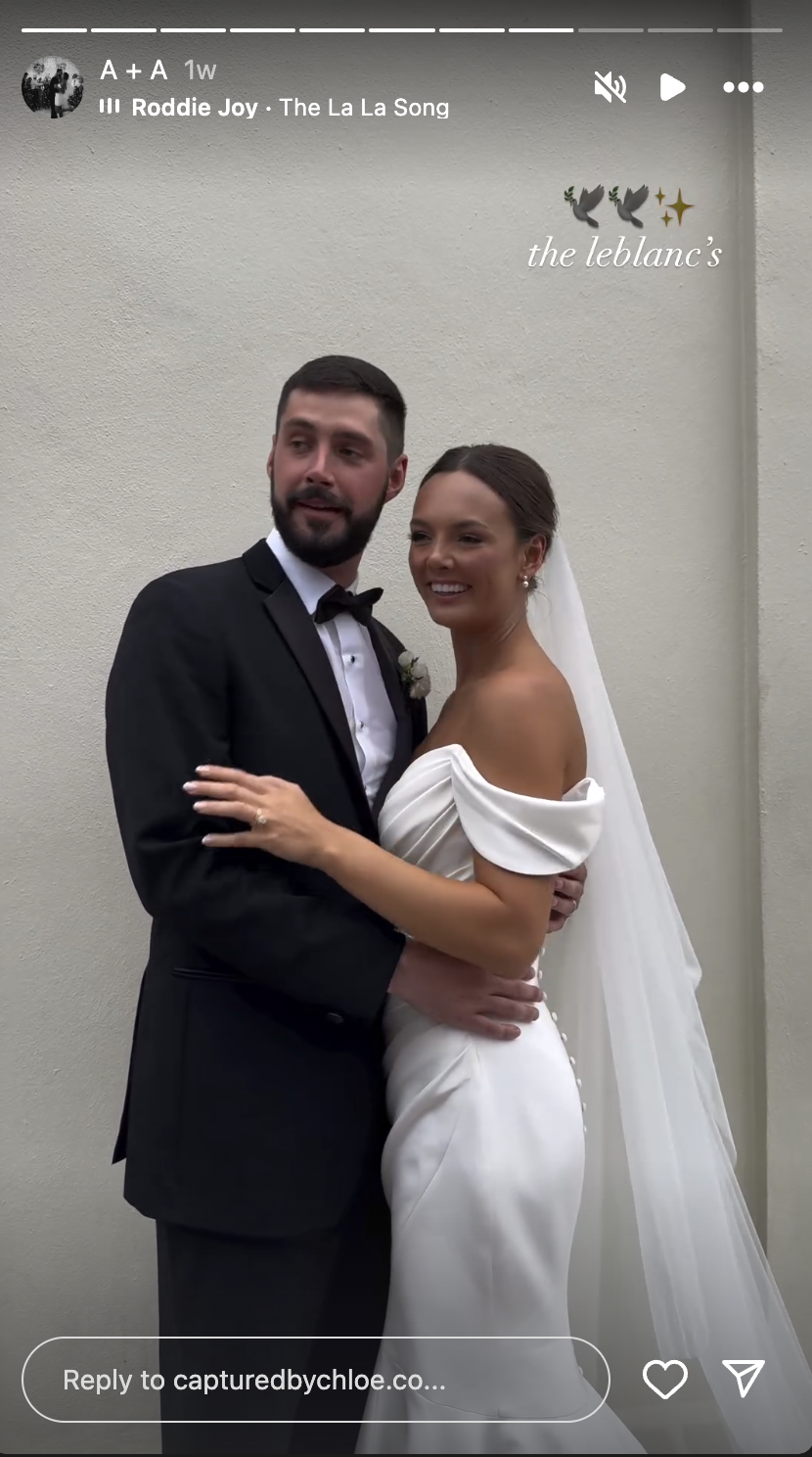 Andrew LeBlanc und Amanda DeWitt LeBlanc bei ihrer Hochzeit am 1. Juni 2024 in New York City | Quelle: Instagram Story/A + A