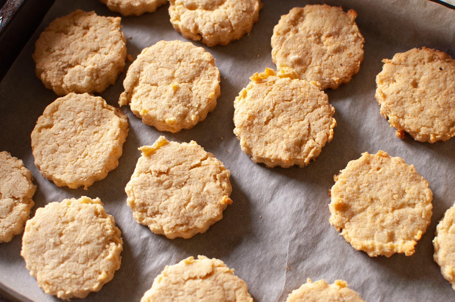 Ein Tablett mit Scones | Quelle: Pexels