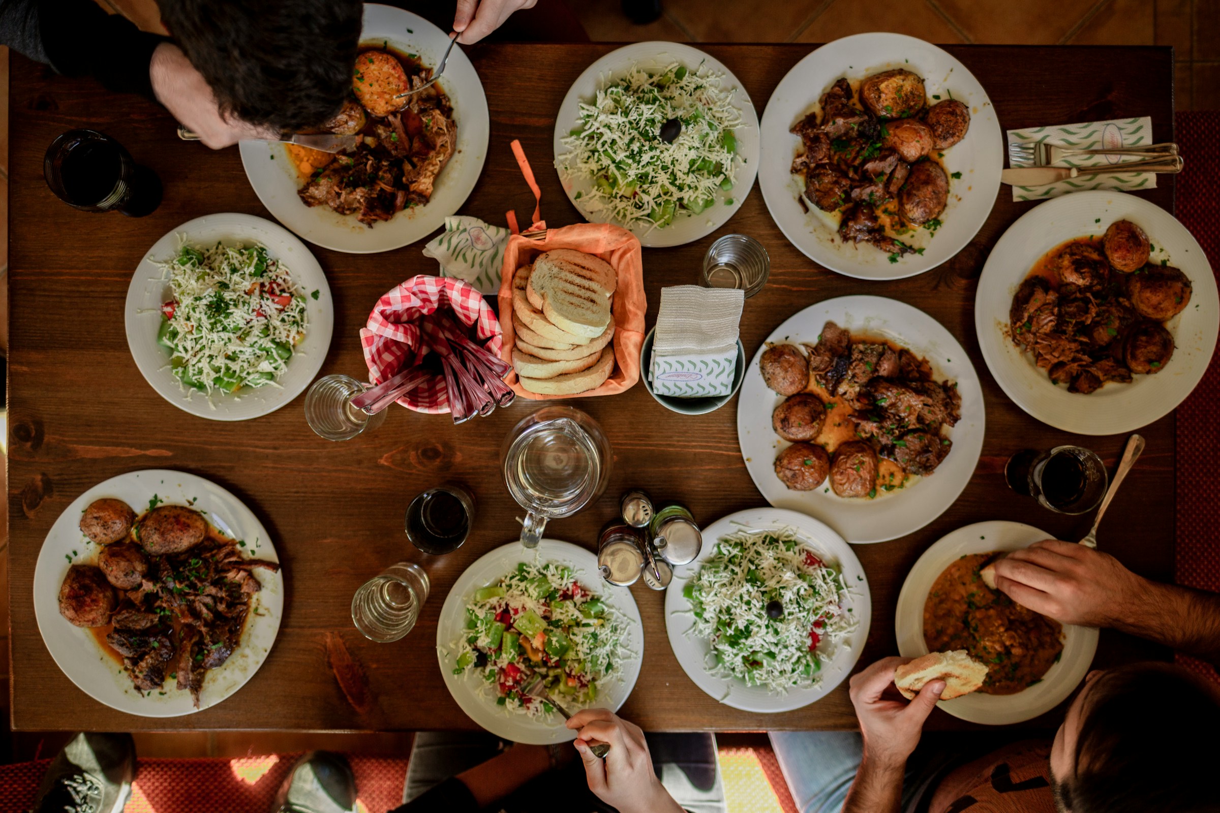 Ein Tisch voll mit Essen | Quelle: Unsplash
