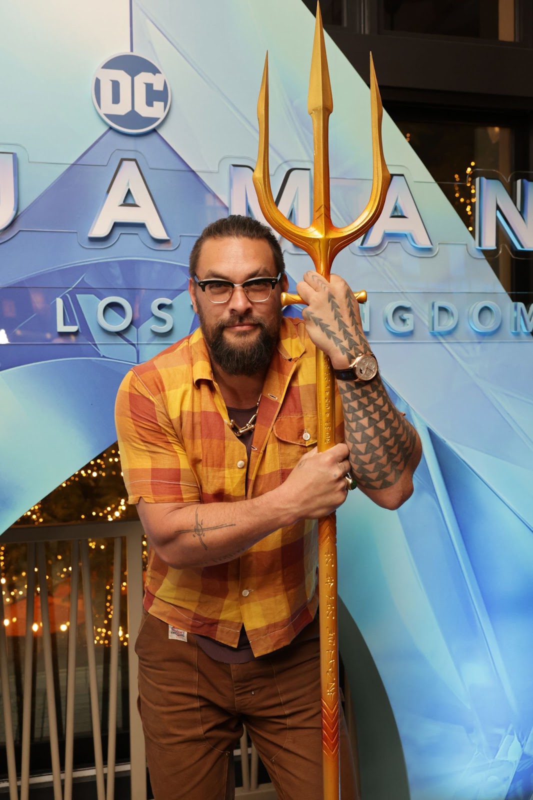 Jason Momoa bei der Fanvorführung von "Aquaman und das verlorene Königreich" am 18. Dezember 2023 in Los Angeles, Kalifornien. Mit seinem ikonischen Dreizack in der Hand unterhielt sich Jason mit den Fans, während er für den neuesten Teil seiner Blockbuster-Filmreihe warb und seine geliebte Figur verkörperte. | Quelle: Getty Images