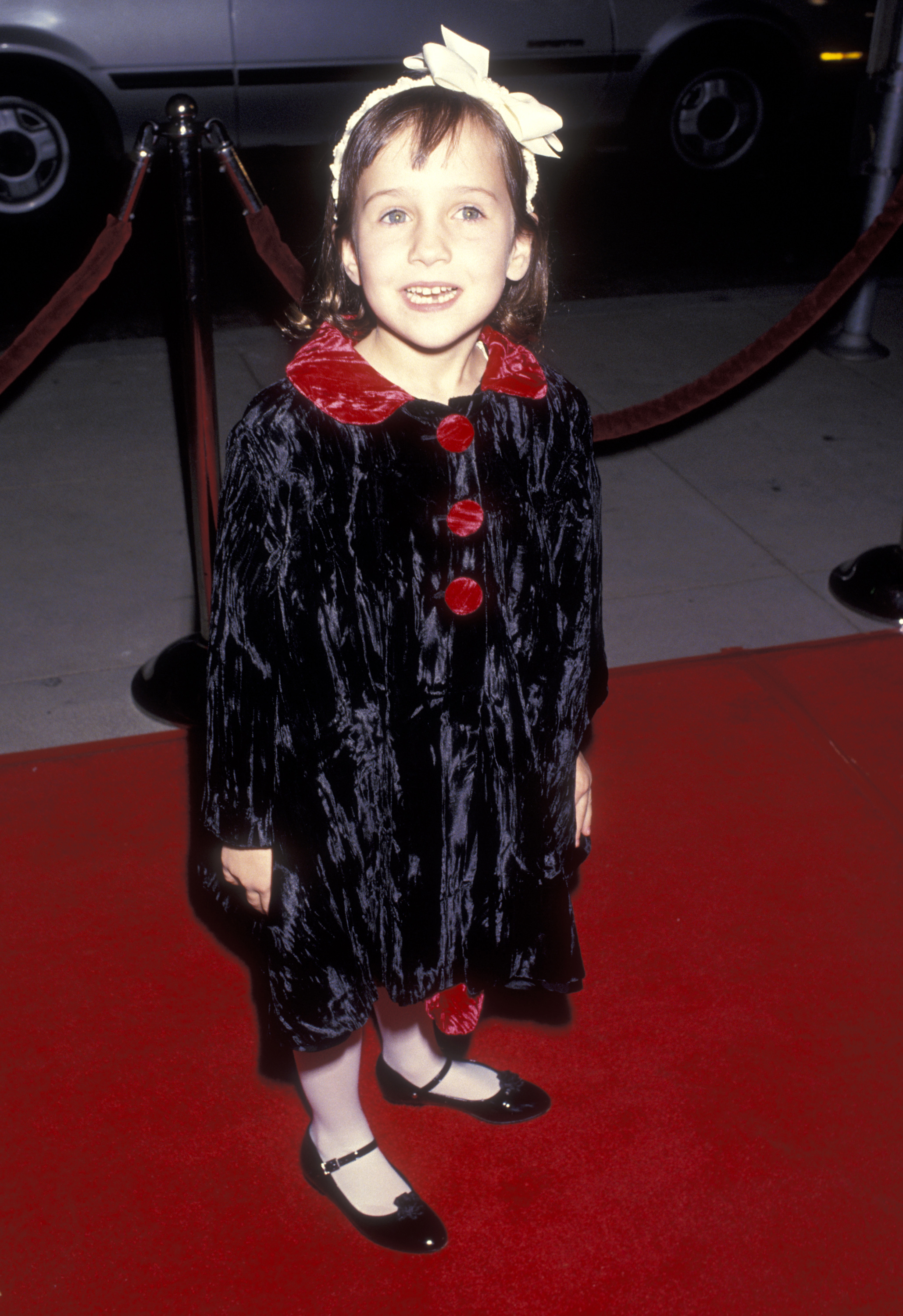 Mara Wilson besucht die "Mrs. Doubtfire"-Premiere in Beverly Hills, Kalifornien, am 22. November 1993 | Quelle: Getty Images