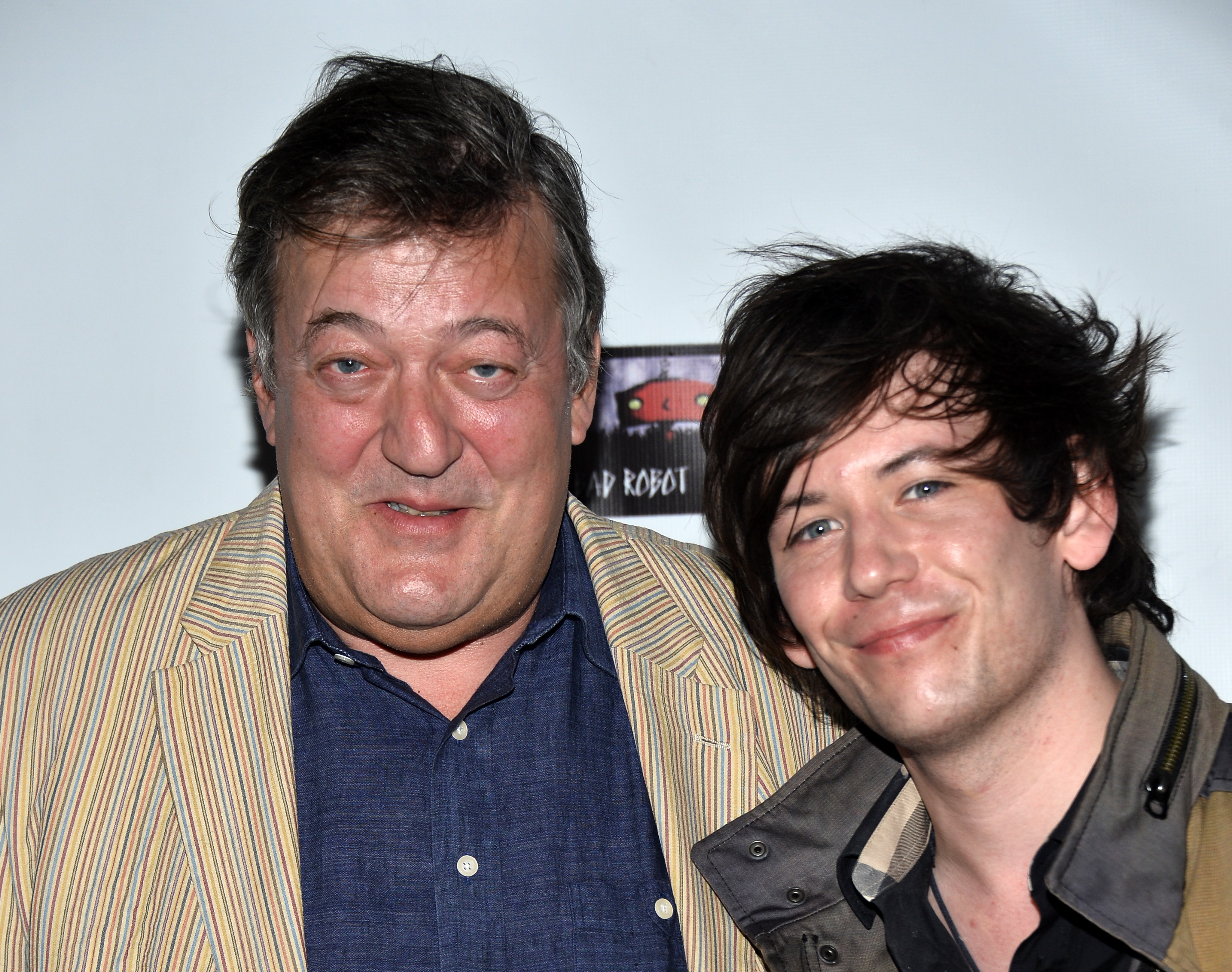 Schauspieler Stephen Fry und Elliott Spencer bei der US-Irland Alliance Pre-Academy Awards Honors Veranstaltung am 19. Februar 2015 in Santa Monica, Kalifornien. | Quelle: Getty Images