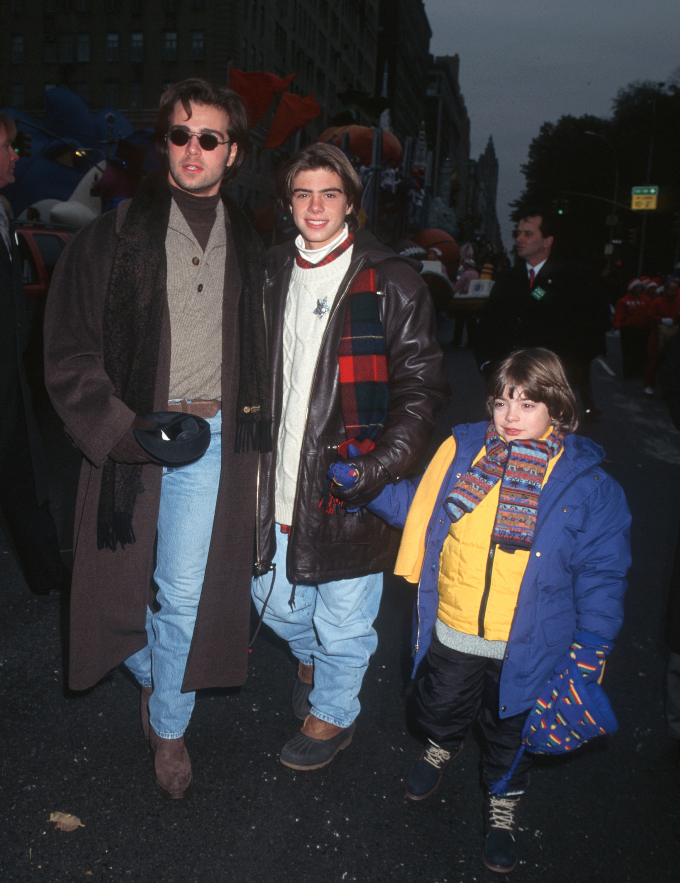 Die Geschwister bei der 69th Annual Macy's Thanksgiving Day Parade am 23. November 1995 | Quelle: Getty Images