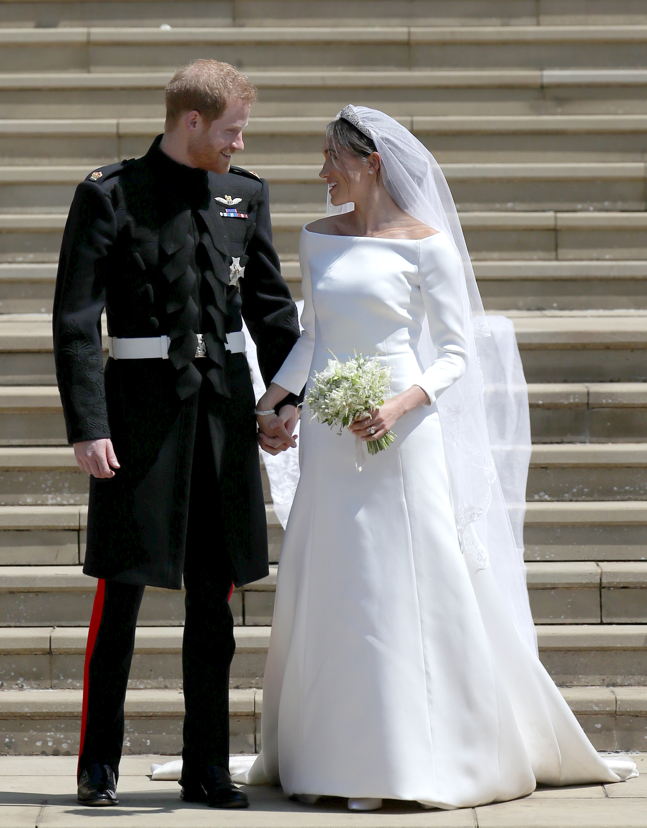 Prinz Harry und Meghan Markle verlassen die St. George's Chapel am 19. Mai 2018 in Windsor, England. | Quelle:  Getty Images