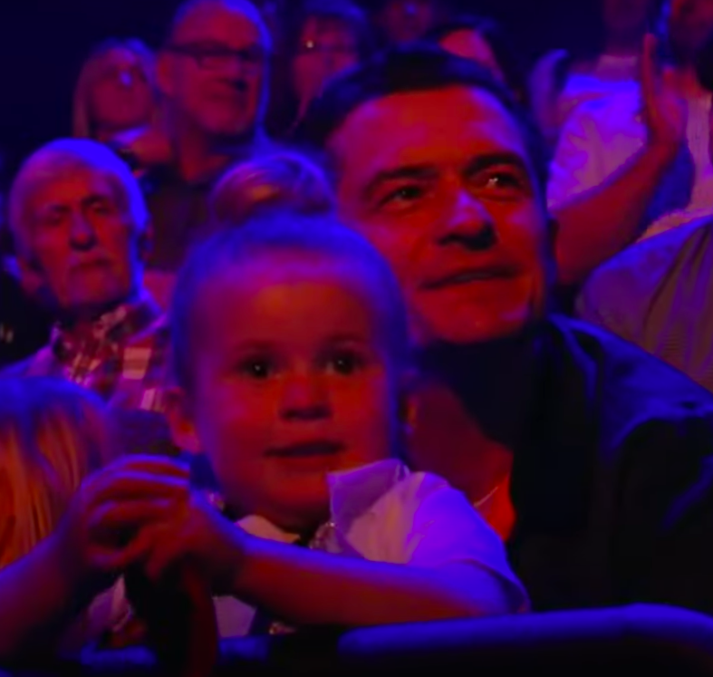 Daisy Dove Bloom und Orlando Bloom beim Zuschauen von Katy Perry bei "American Idol", aufgenommen am 14. Mai 2024 | Quelle: YouTube/Entertainment Tonight