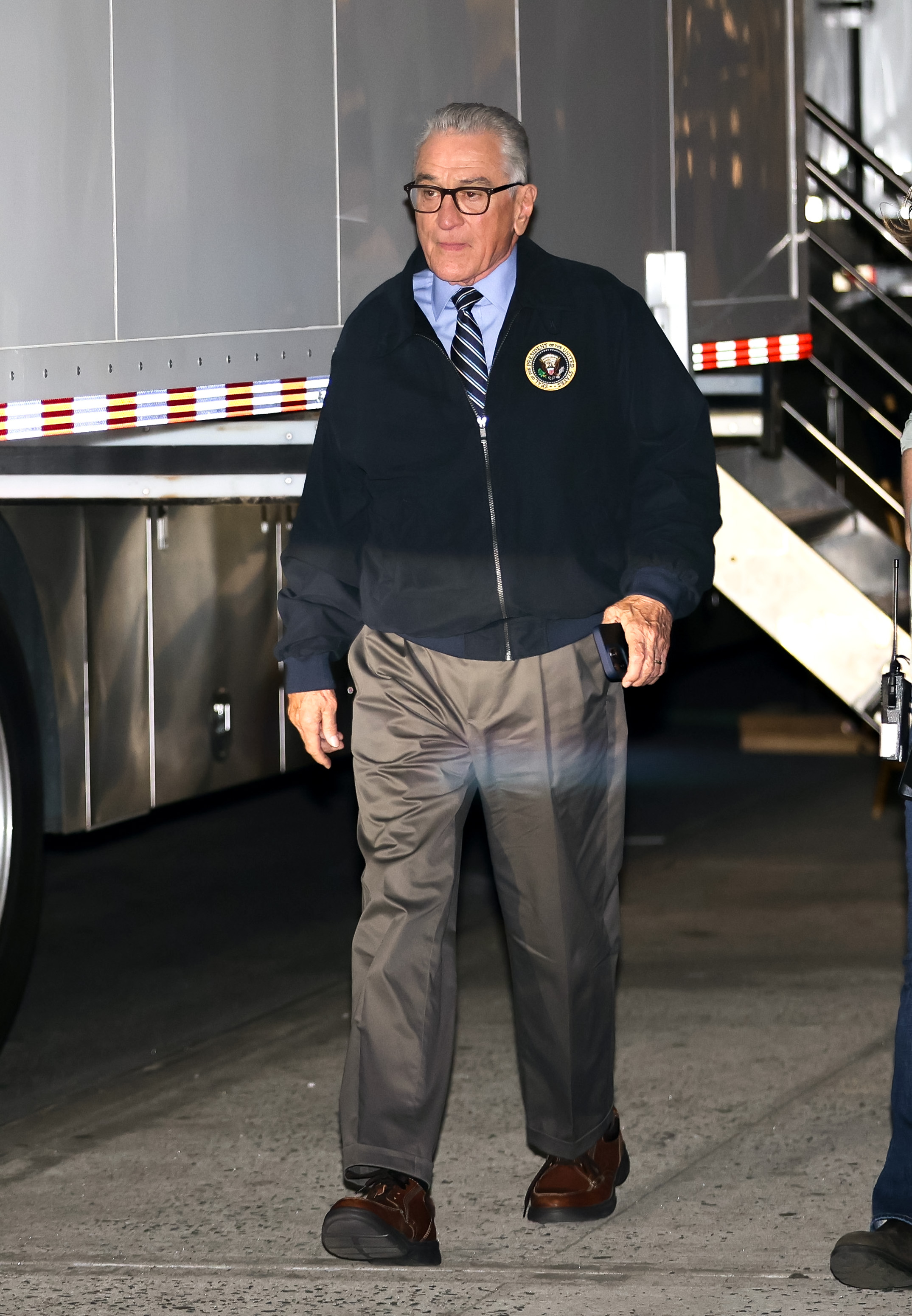 Robert De Niro ist am Set von "Zero Day" in New York City zu sehen, am 8. Mai 2024 | Quelle: Getty Images