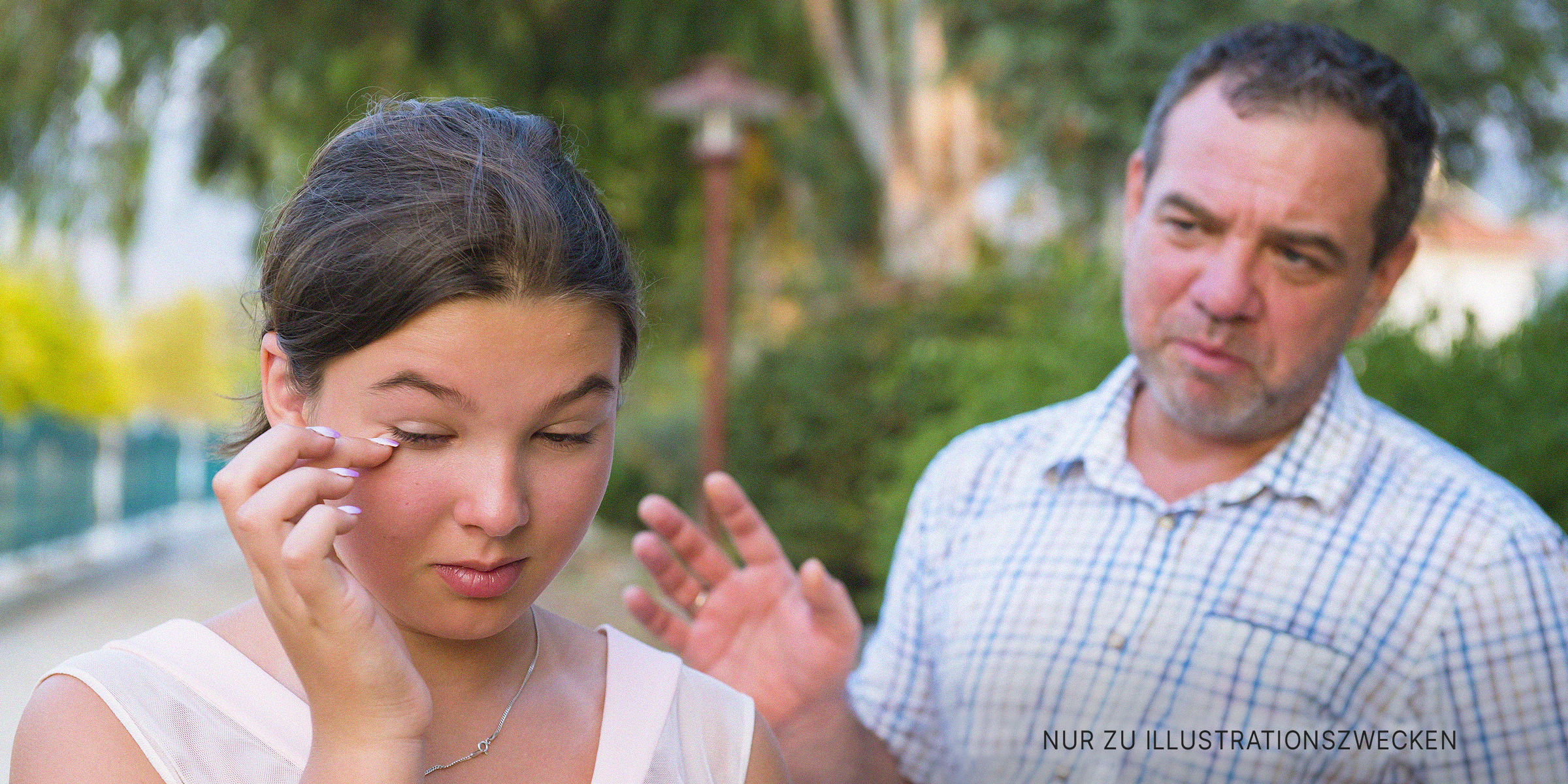 Vater streitet sich mit seiner Tochter | Quelle: Shutterstock