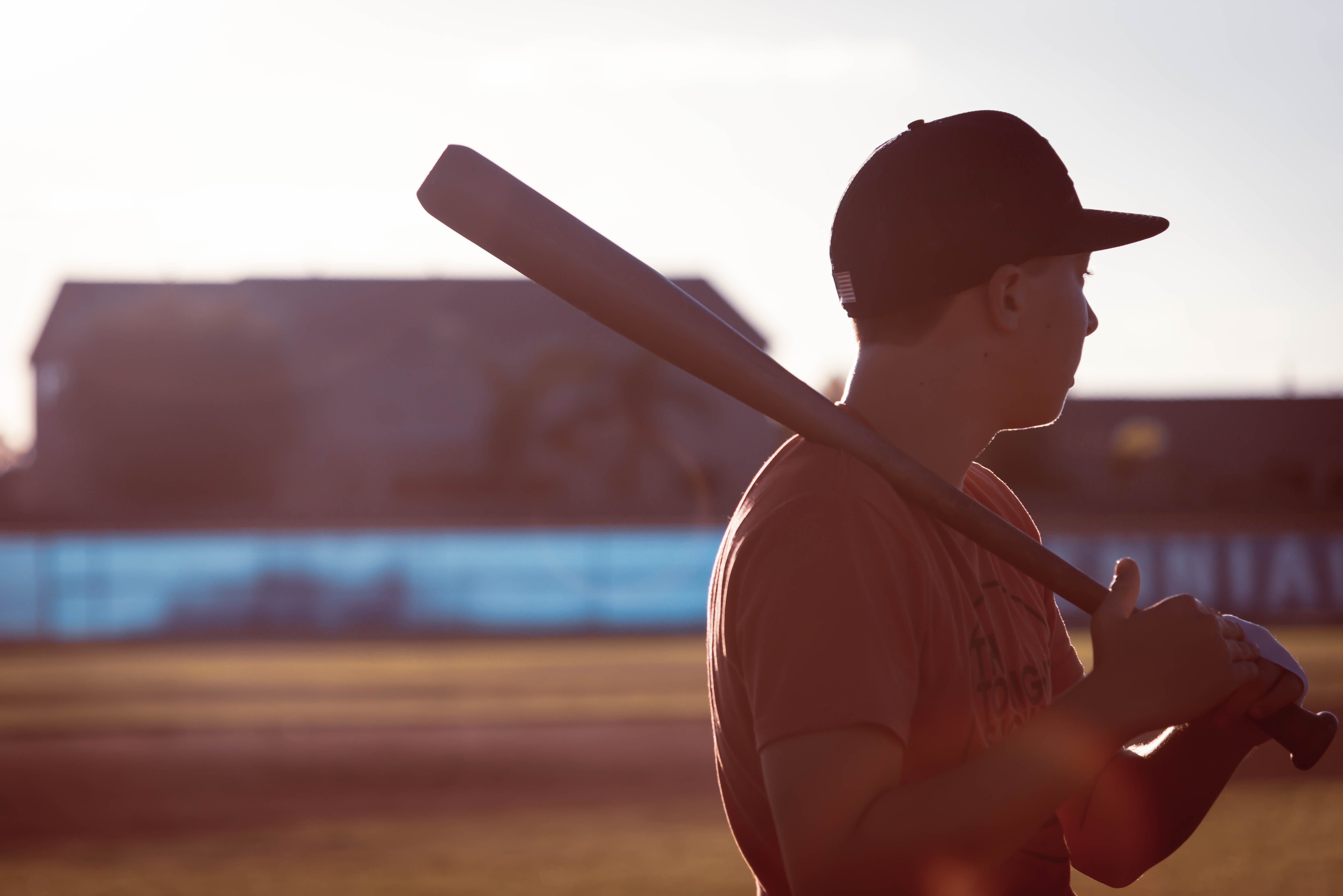 Patrick sah den Vater und den Sohn Baseball spielen, was ihn traurig machte, weil er diesen Sport früher mit seinem Vater gespielt hatte. | Quelle: Pexels