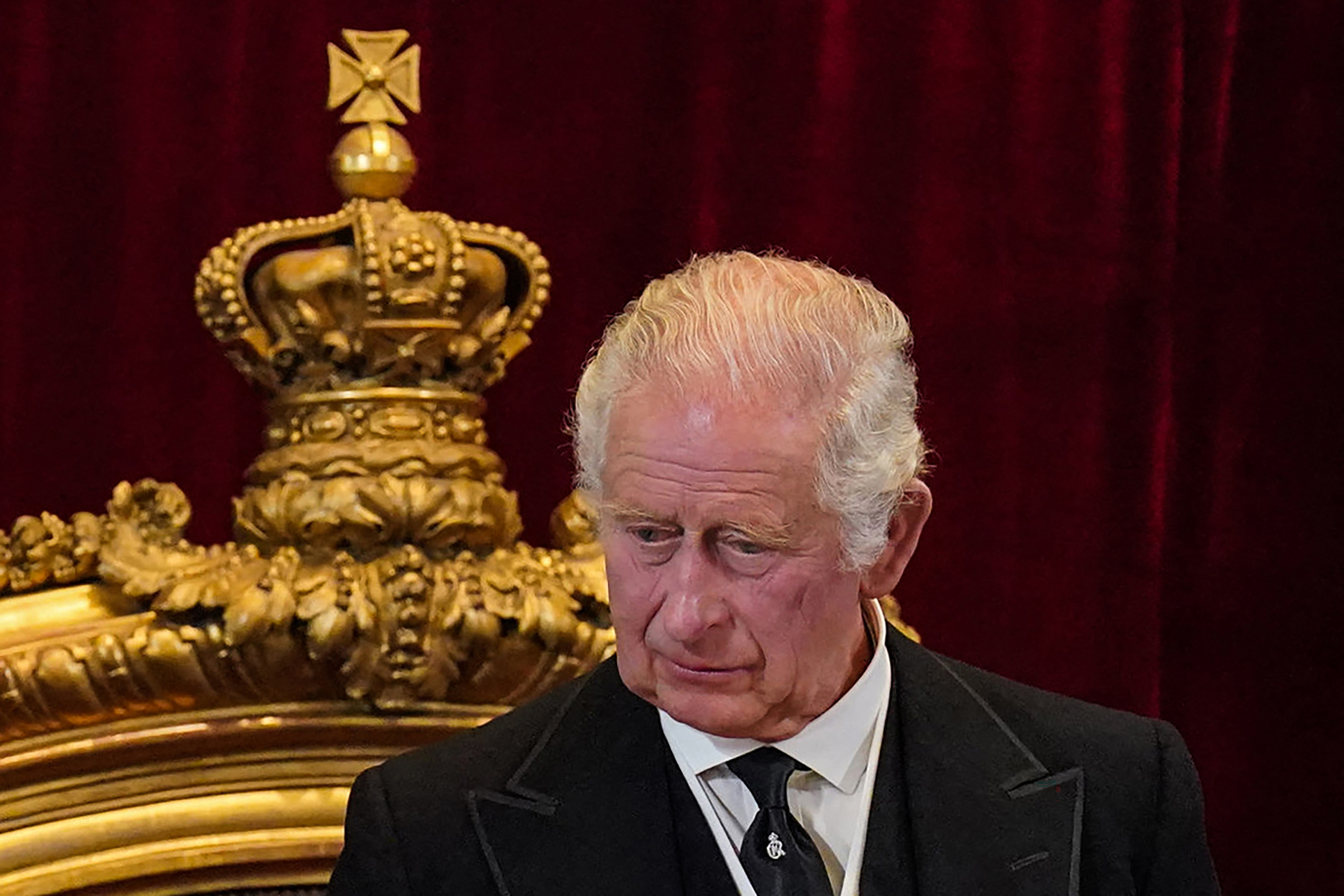 König Charles III. spricht im St. James's Palace, um sich zum König ausrufen zu lassen, am 10. September 2022 | Quelle: Getty Images