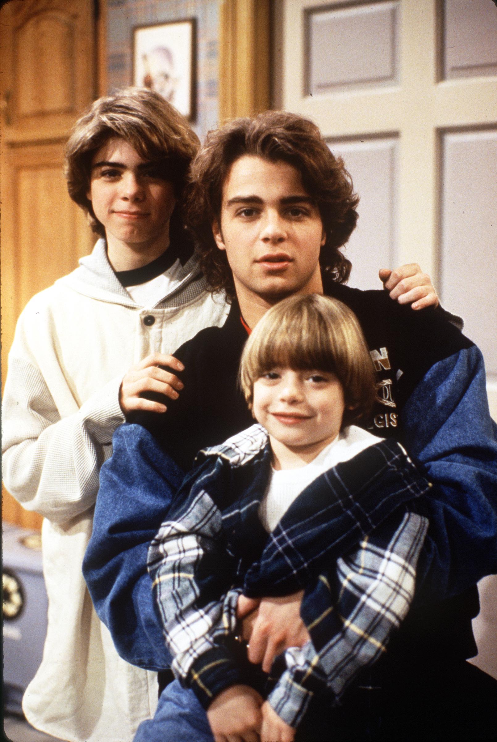 Matthew, Joey und Andrew Lawrence am Set von "Blossom", 1994 | Quelle: Getty Images