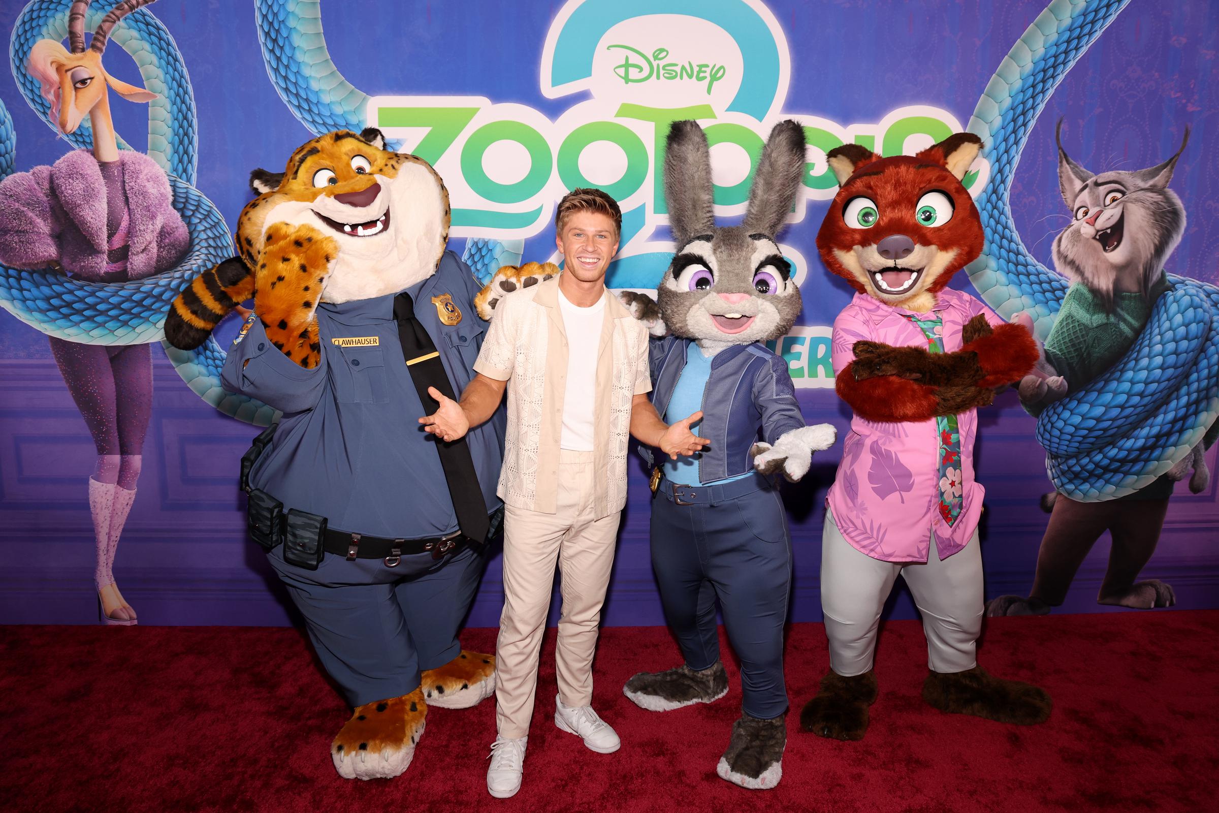 Robert Irwin besucht die Weltpremiere von Zootopia 2 im El Capitan Theatre am 13. November 2025 in Los Angeles, Kalifornien. | Quelle: Getty Images