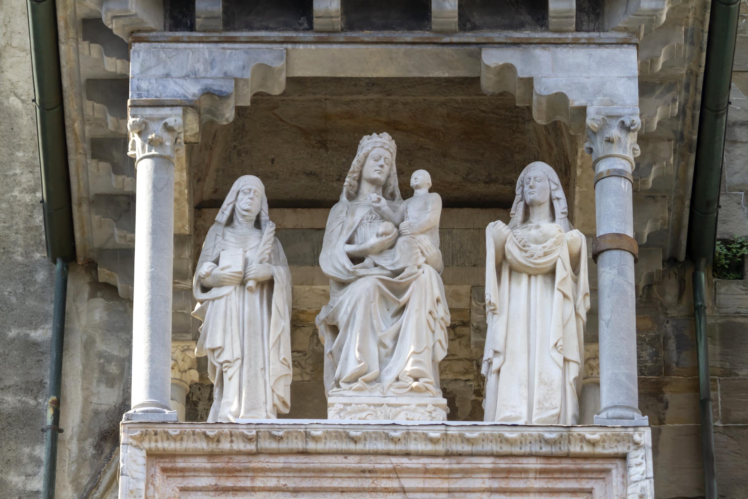 Statuen vor der Basilika St. Maria Major in Rom, Italien. | Quelle: Getty Images