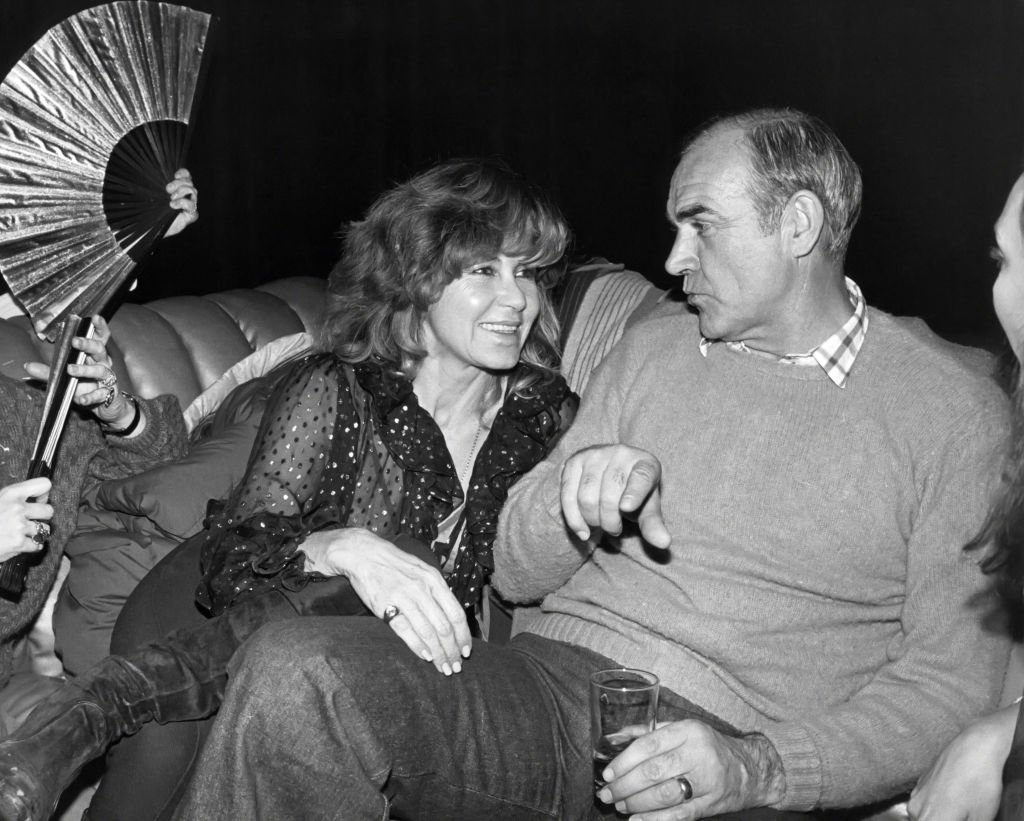 Sean Connery und seine Frau Micheline im Studio 54 um 1979 in New York City | Quelle:  Getty Images