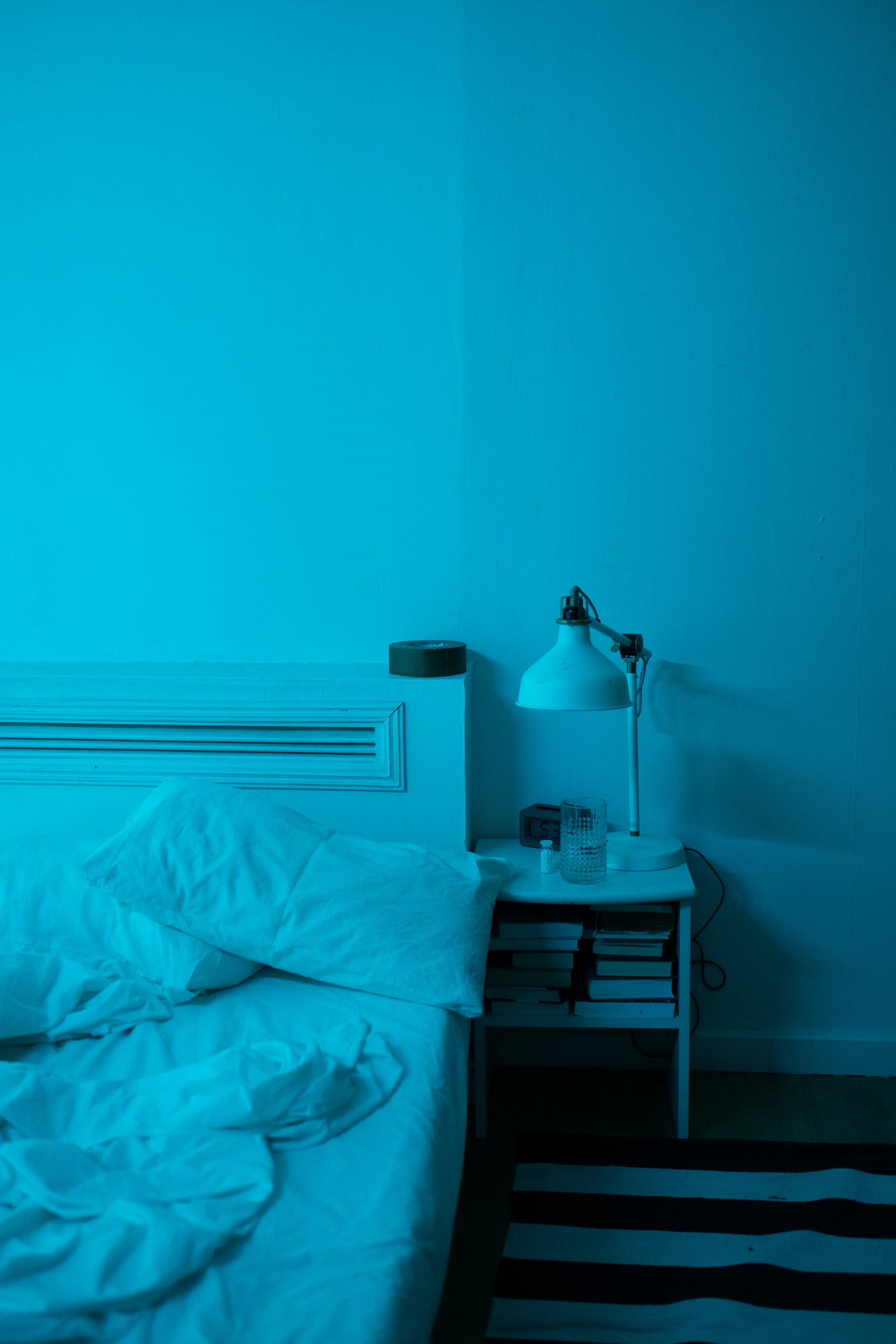 Leeres Bett in der Nacht | Quelle: Pexels