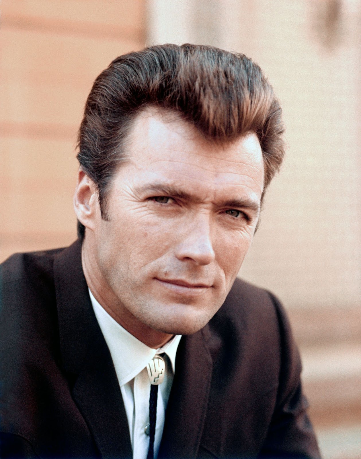 Clint Eastwood am Set von "Coogan's Bluff" im Jahr 1968. | Quelle: Getty Images