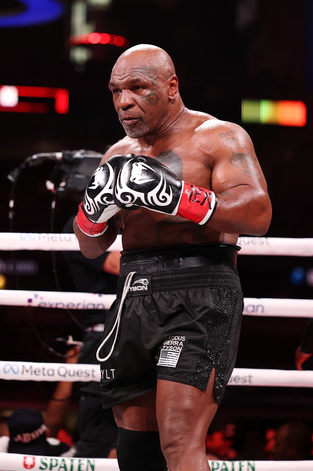 Mike Tyson während seines Kampfes gegen Jake Paul im AT&T Stadium am 15. November 2024 in Arlington, Texas. | Quelle: Getty Images