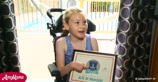 Ein Mädchen mit Kinderlähmung, das nicht gehen oder sprechen kann, rettete ihren 18 Monate laten Bruder vor dem Ertrinken 