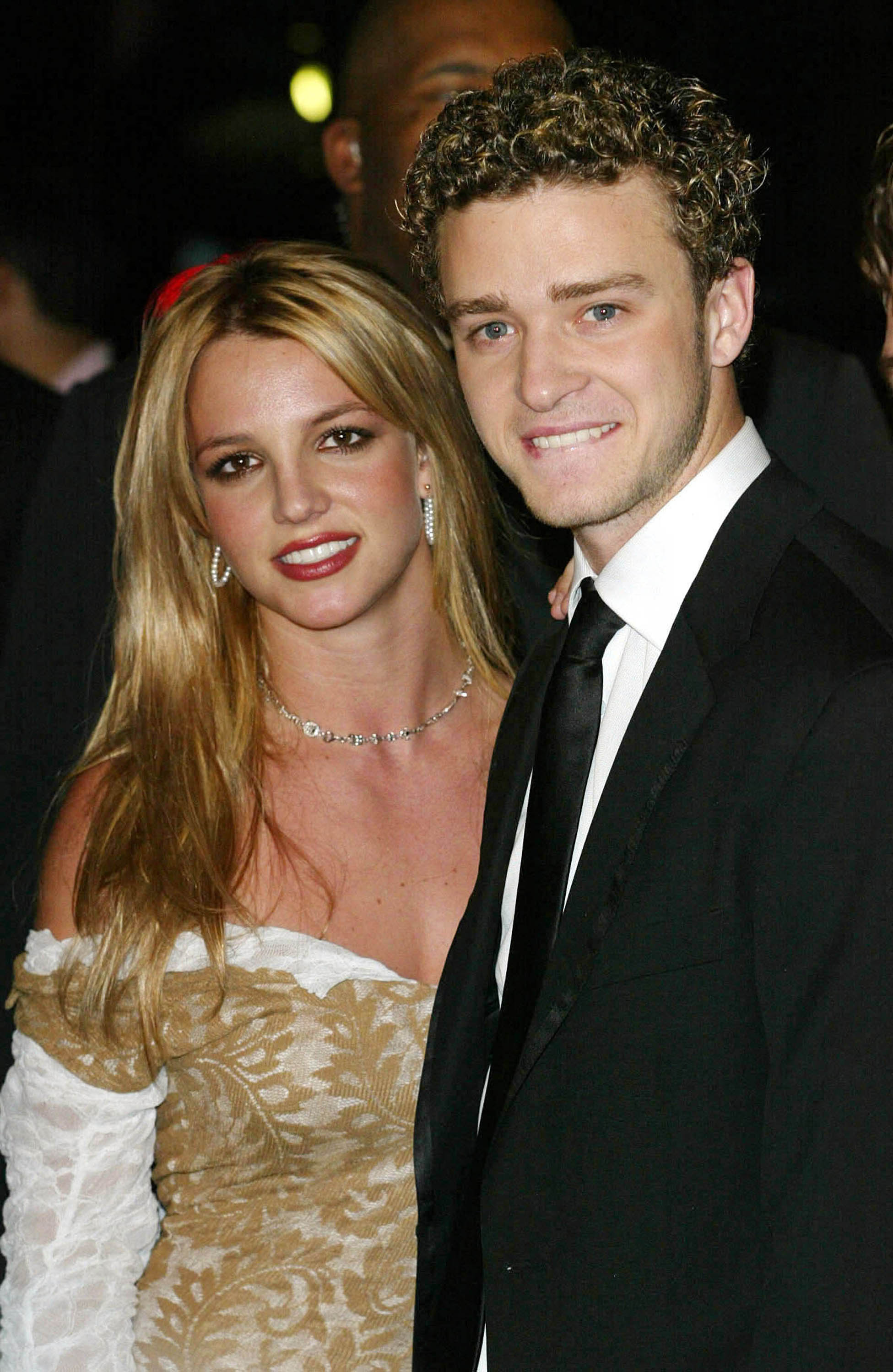 Britney Spears und Justin Timberlake bei der Clive Davis Pre-Grammy Party in Los Angeles, Kalifornien am 26. Februar 2002 | Quelle: Getty Images