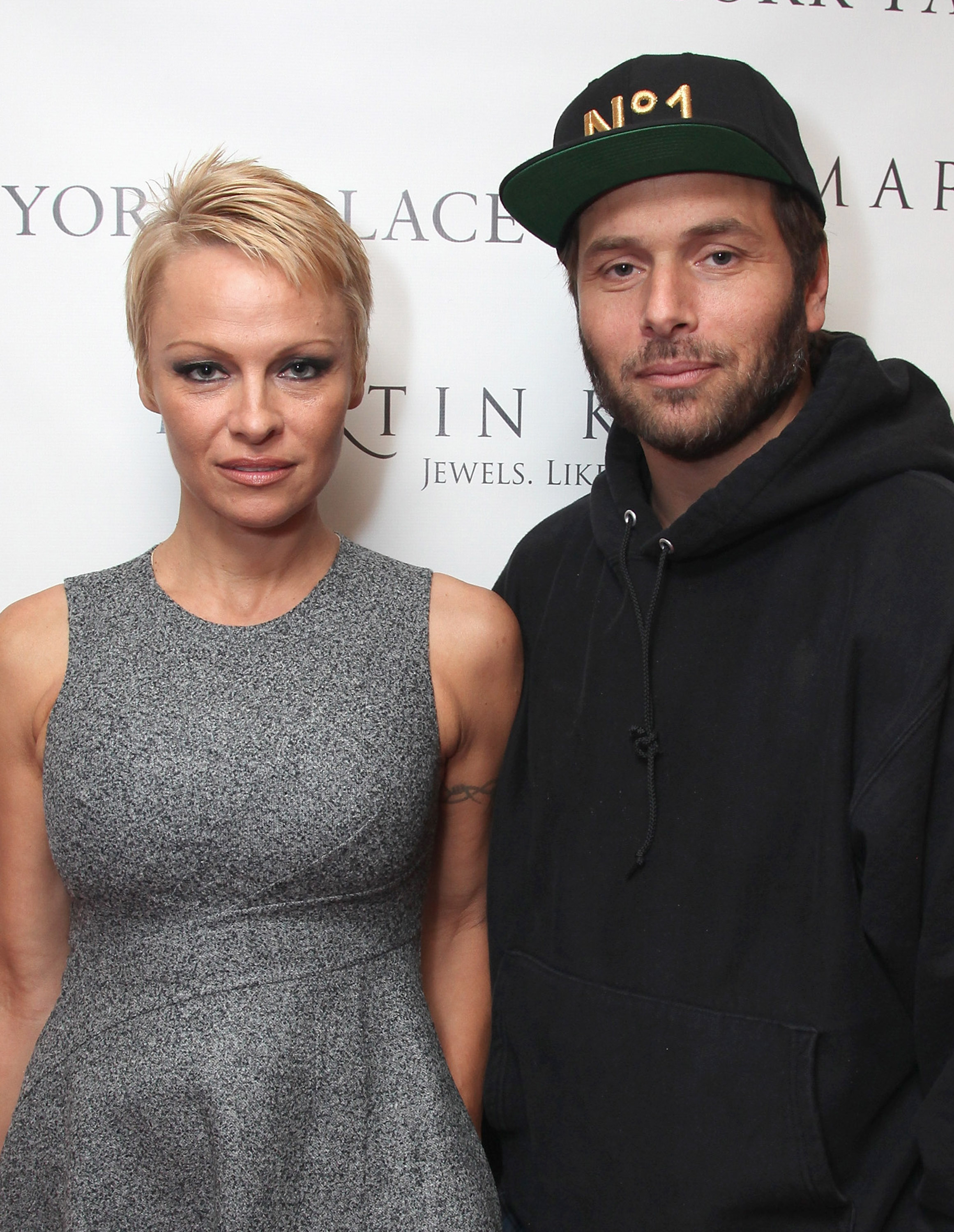 Pamela Anderson und Rick Salomon im The New York Palace Hotel in New York City am 13. November 2013 | Quelle: Getty Images