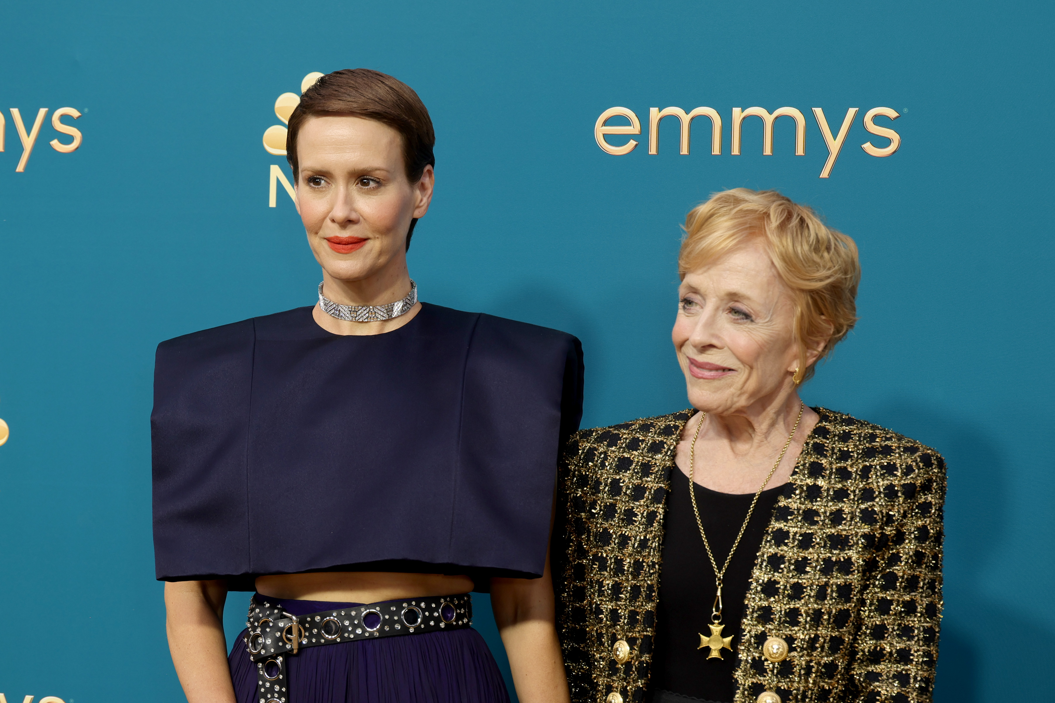 Sarah Paulson und Holland Taylor bei den 74. Primetime Emmys am 12. September 2022 in Los Angeles, Kalifornien. | Quelle: Getty Images