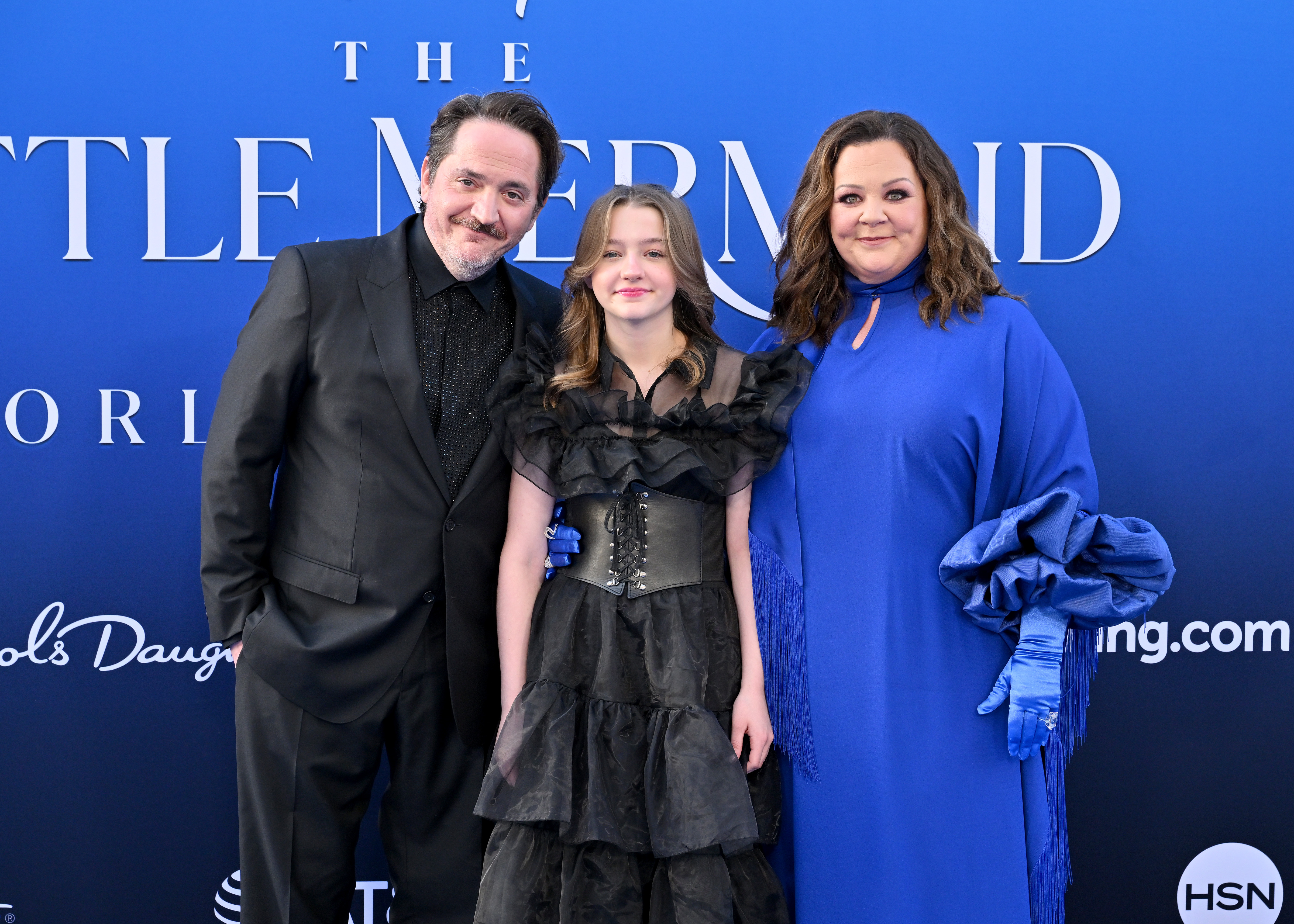 Ben Falcone, Vivian Falcone und Melissa McCarthy besuchen die Weltpremiere von Disneys "Die kleine Meerjungfrau" am 08. Mai 2023 in Hollywood, Kalifornien | Quelle: Getty Images