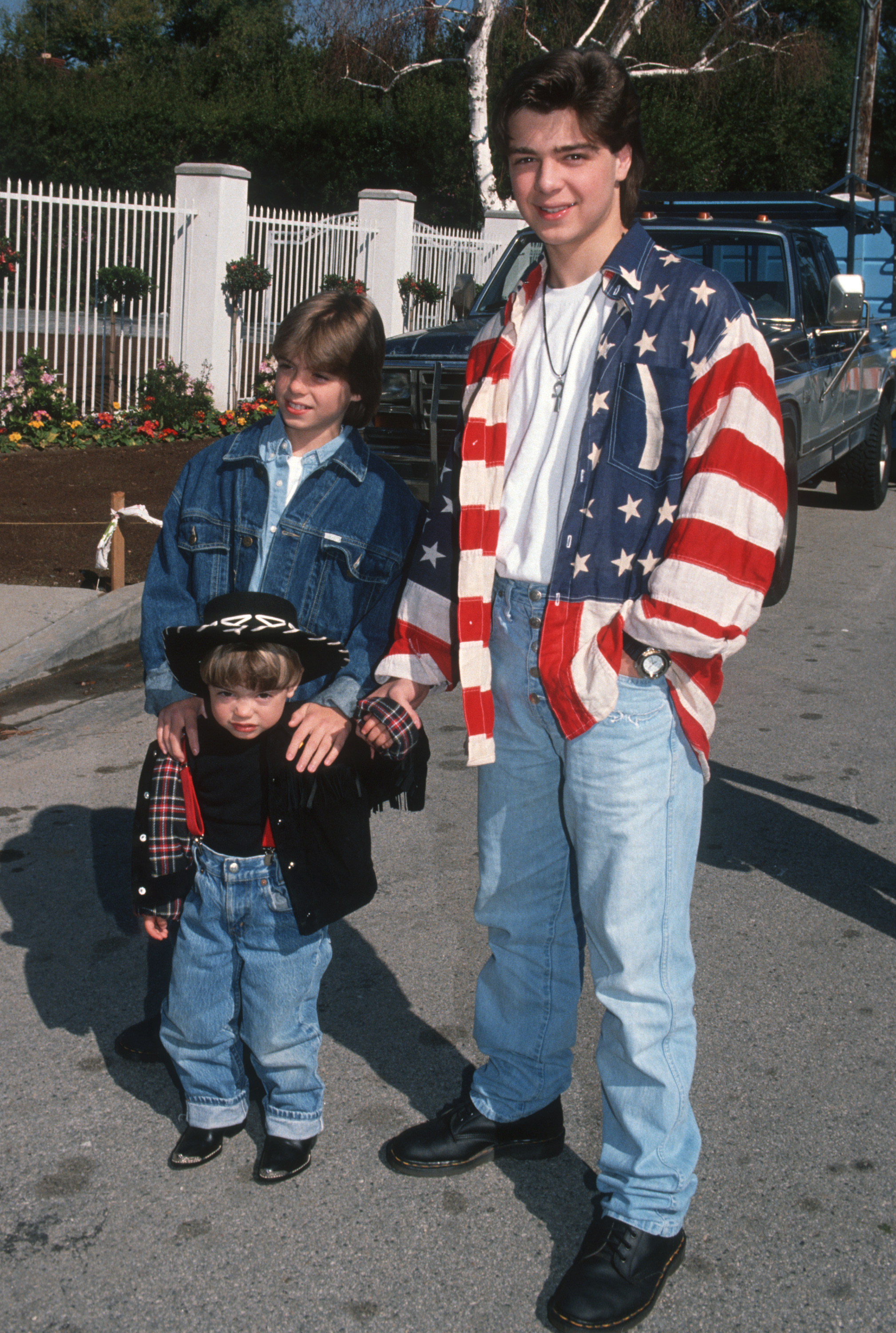 Matthew, Andrew und Joey Lawrence bei der Party zum 10-jährigen Bestehen des McLaren Children's Center am 16. März 1991 | Quelle: Getty Images