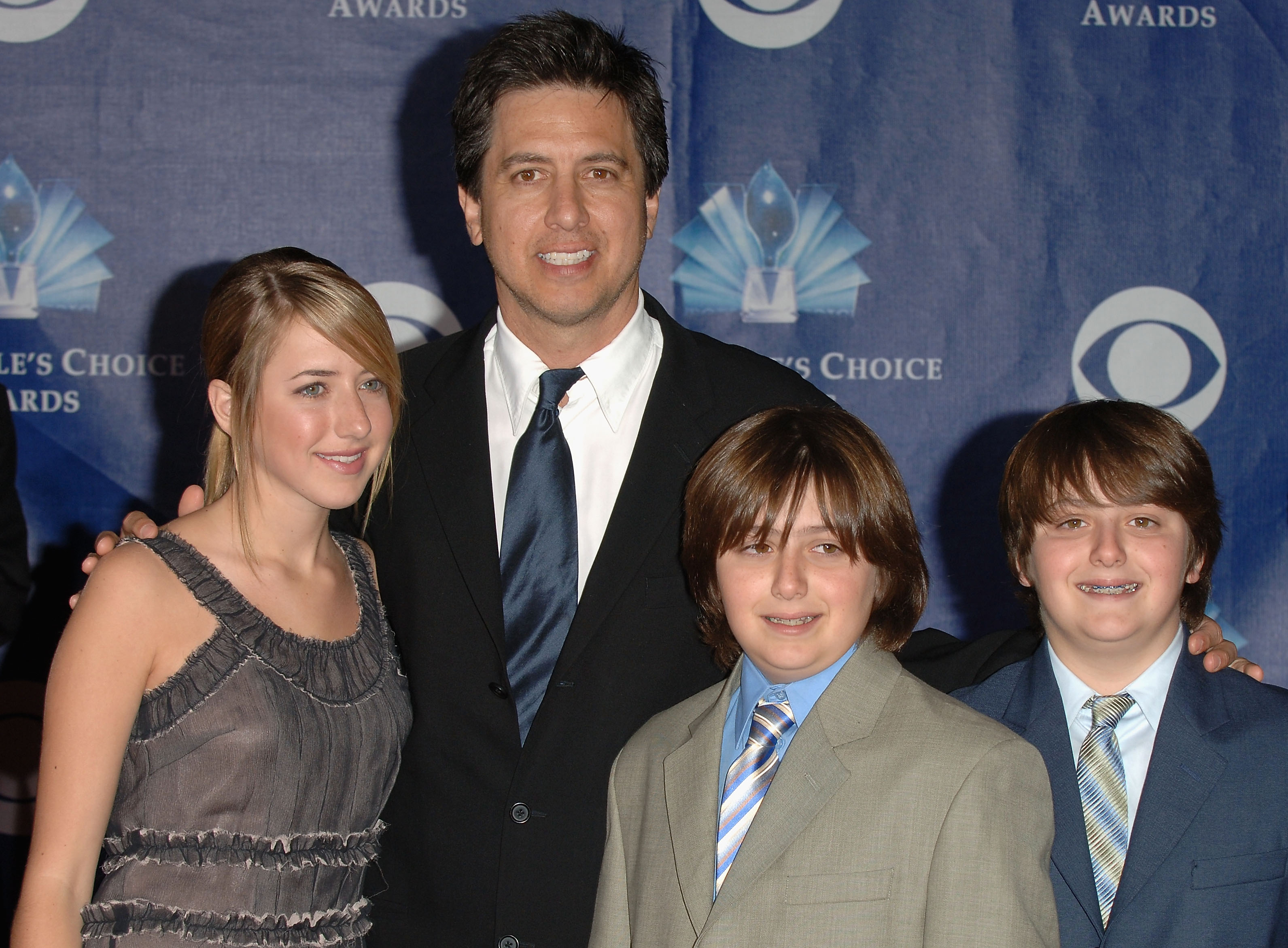 Ray, Alexandra, Matt und Greg Romano bei der 32. Verleihung der People’s Choice Awards am 10. Januar 2006 | Quelle: Getty Images
