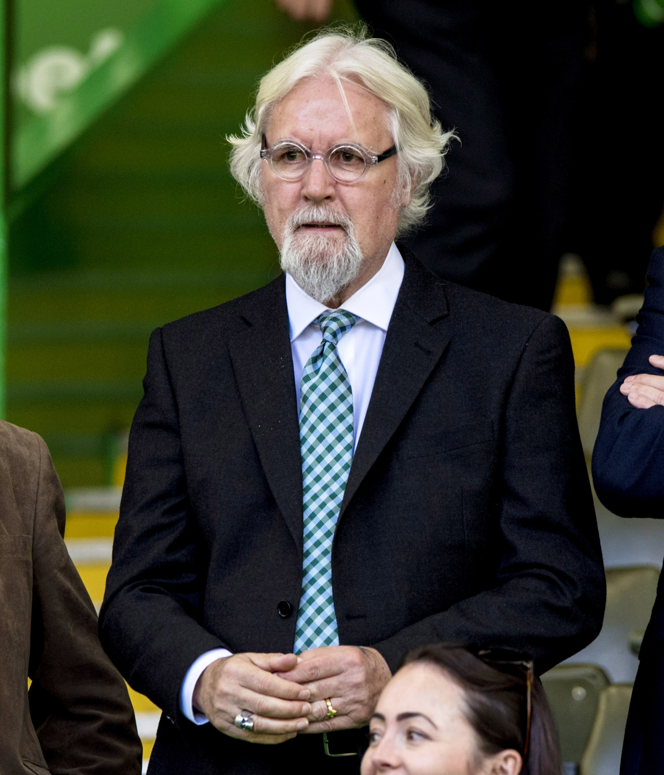 Billy Connolly auf dem Foto bei einem Fußballspiel am 13. Mai 2018 in Glasgow, Schottland. | Quelle: Getty Images