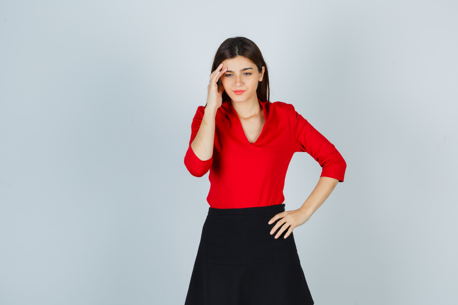 Eine frustrierte junge Frau | Quelle: Freepik