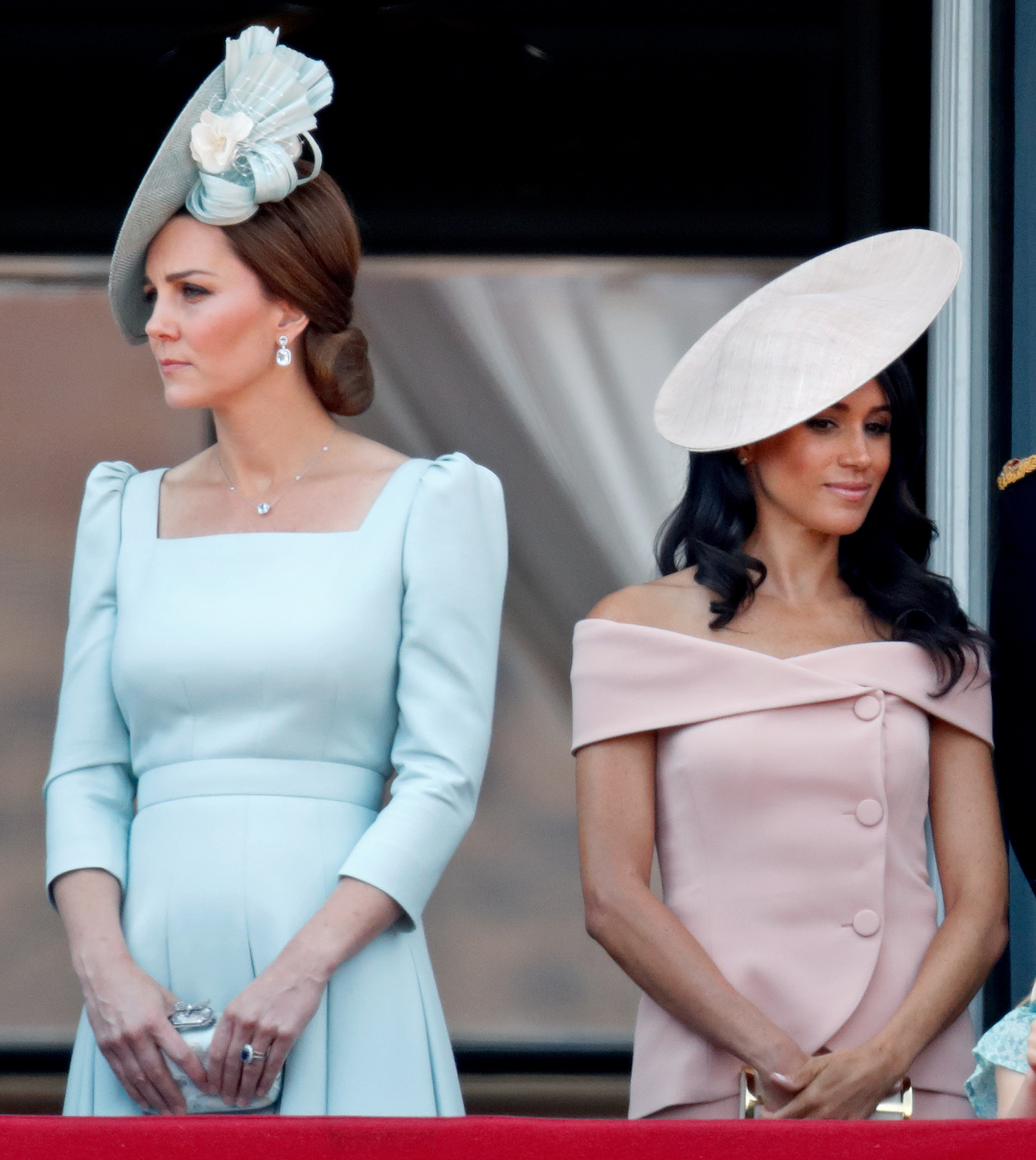 Meghan, Herzogin von Sussex und die Prinzessin von Wales, Kate, im Buckingham Palast im Jahr 2018 | Quelle: Getty Images