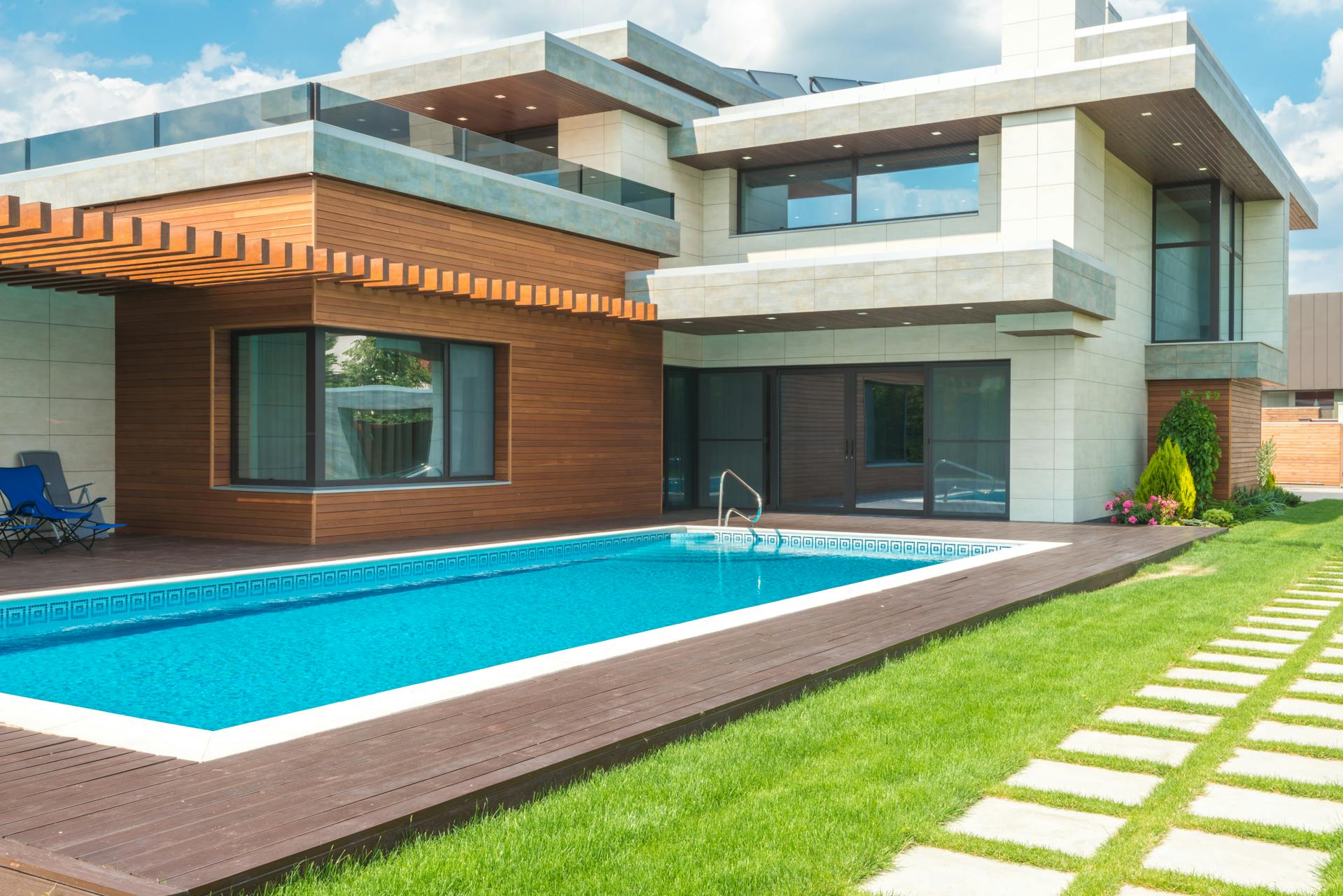 Ein Haus mit Pool | Quelle: Pexels