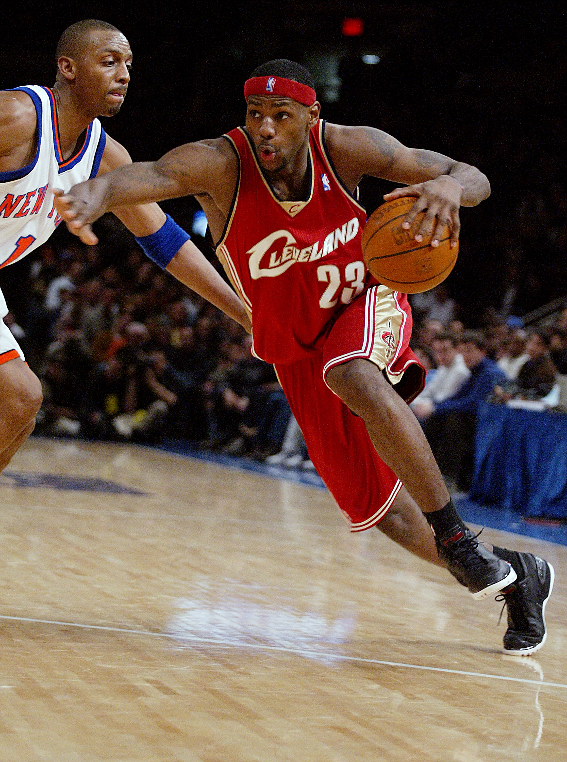 LeBron James zu Beginn seiner Karriere, als er für die Cleveland Cavaliers spielte, etwa 2002 | Quelle: Getty Images