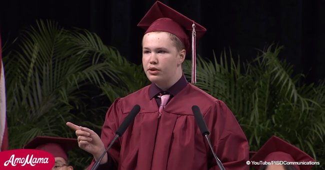 Ein Schüler mit Autismus wird zu einer Internet-Sensation nach seiner inspirierenden Abschlussrede