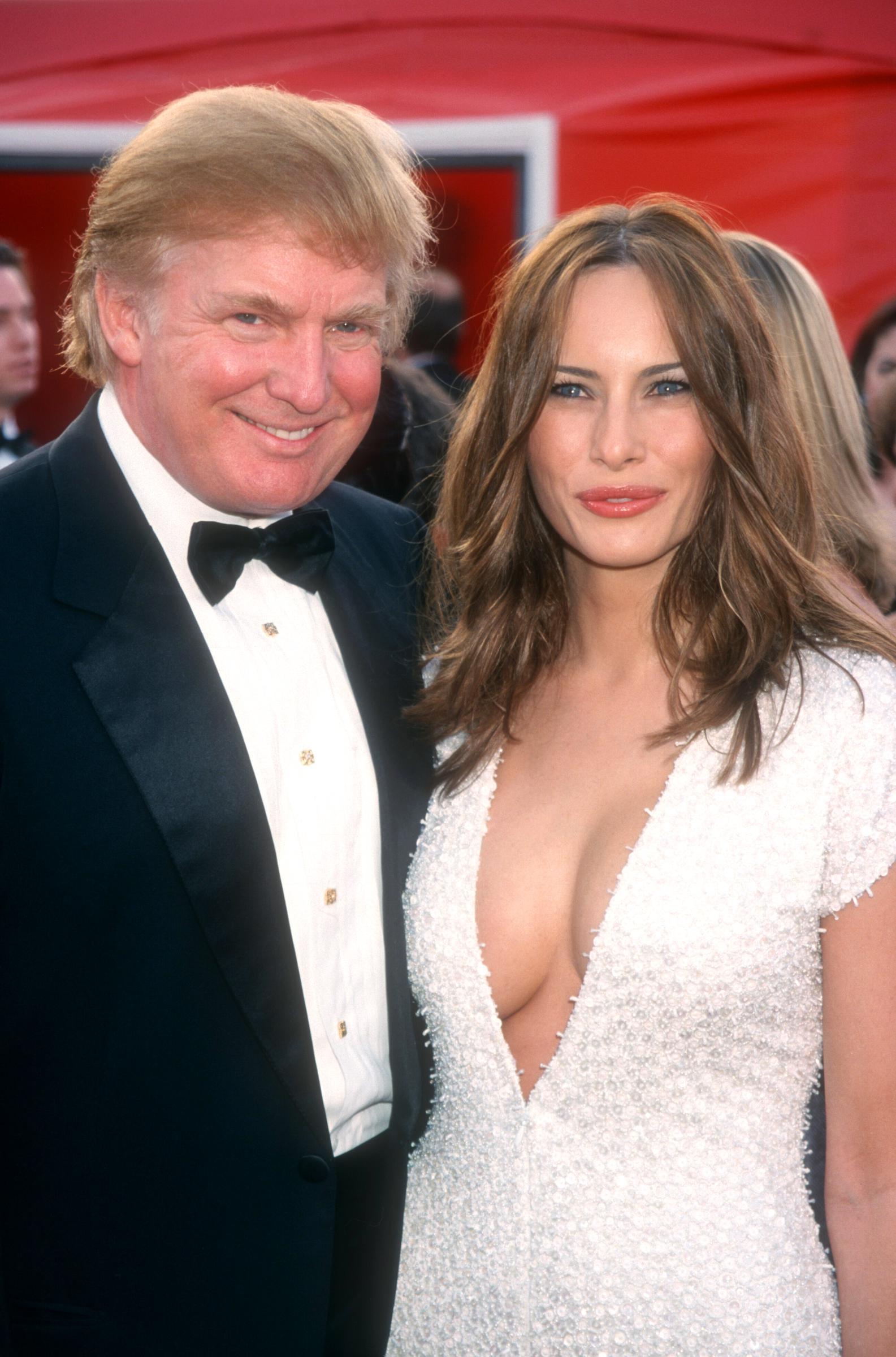 Donald und Melania Trump während der 73rd Annual Academy Awards am 25. März 2001 in Los Angeles, Kalifornien. | Quelle: Getty Images