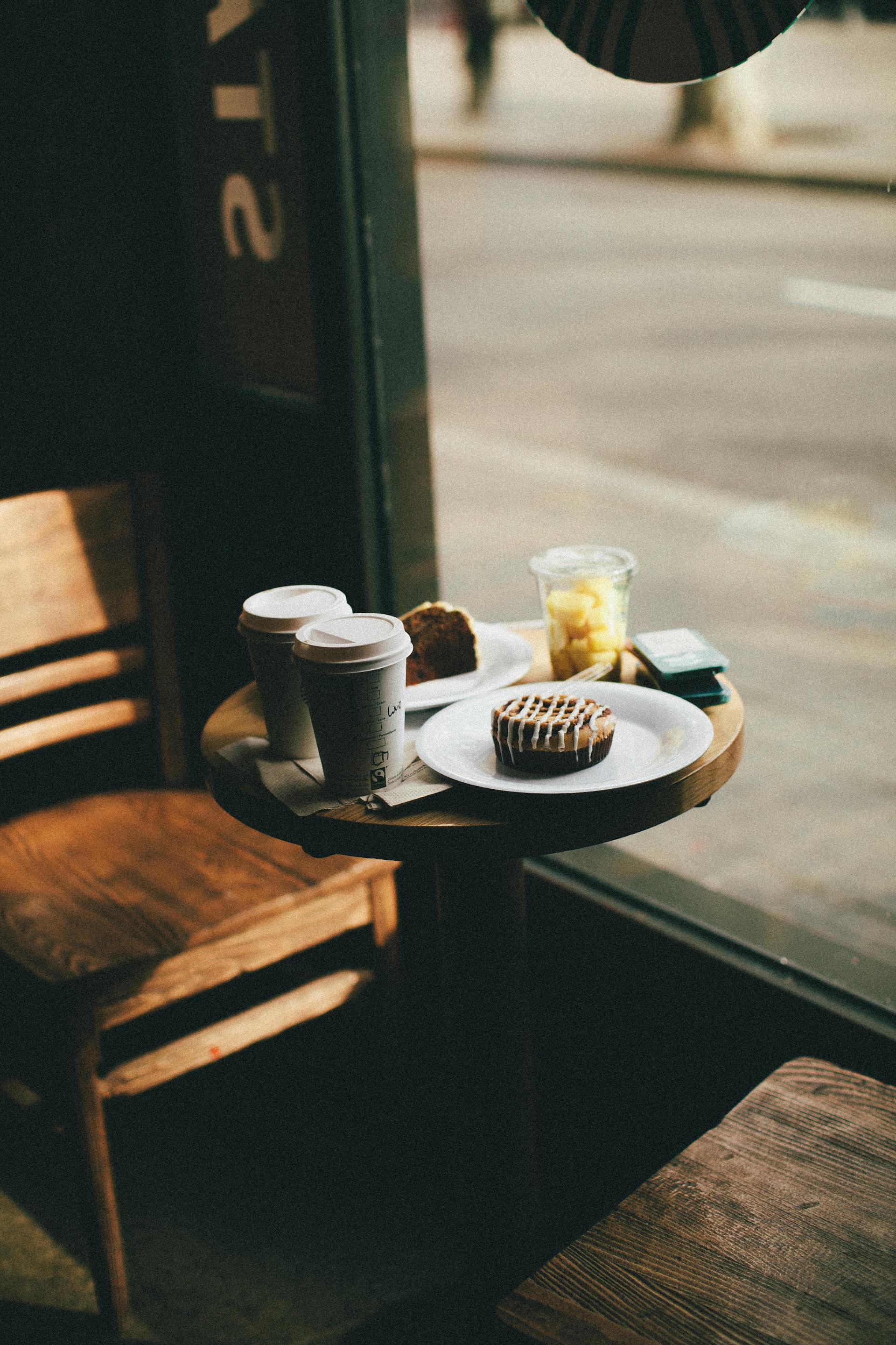Ein Tisch in einem Coffee Shop | Quelle: Pexels