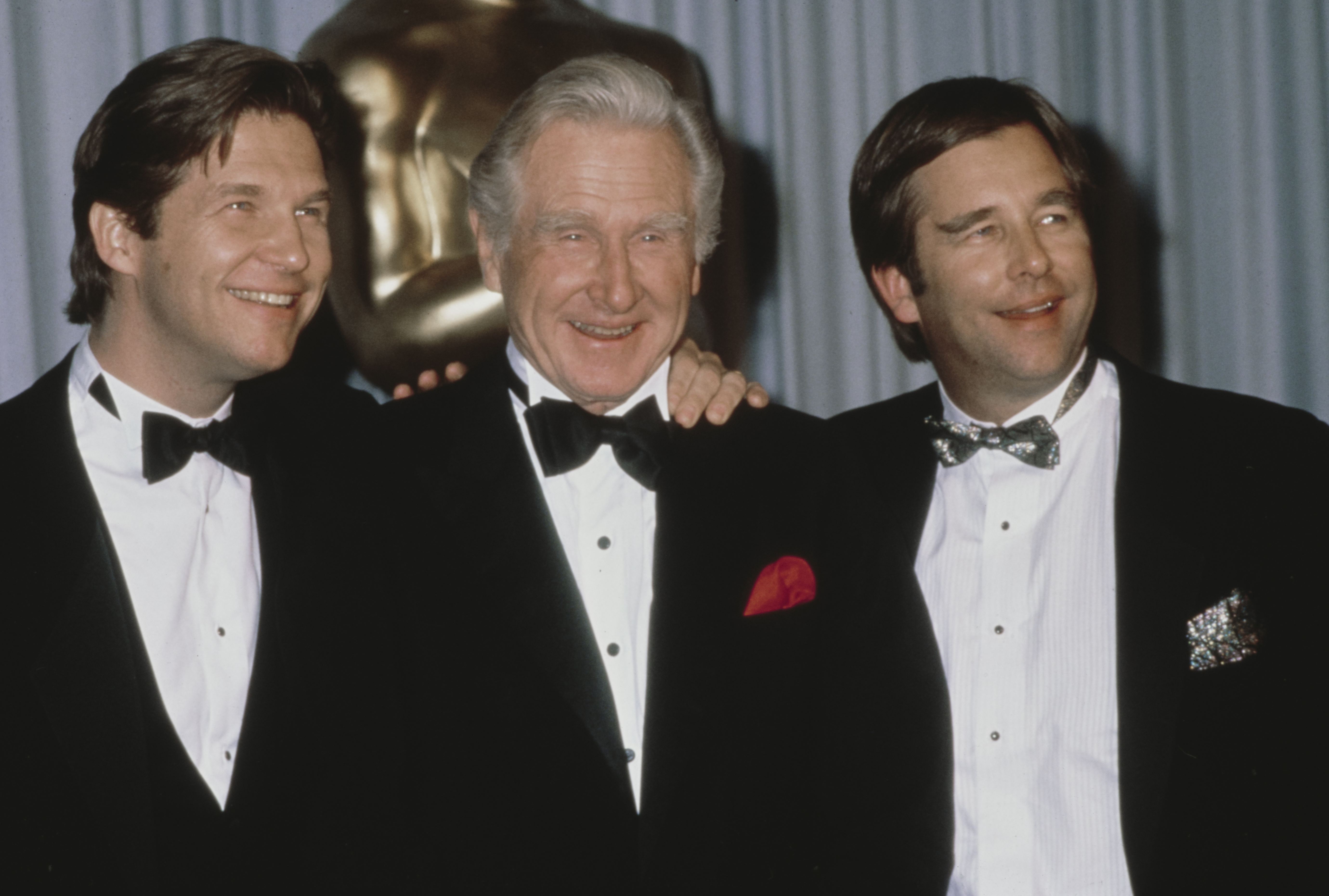 Jeff, Lloyd und Beau Bridges bei den 61. Academy Awards in Los Angeles, Kalifornien am 29. März 1989 | Quelle: Getty Images