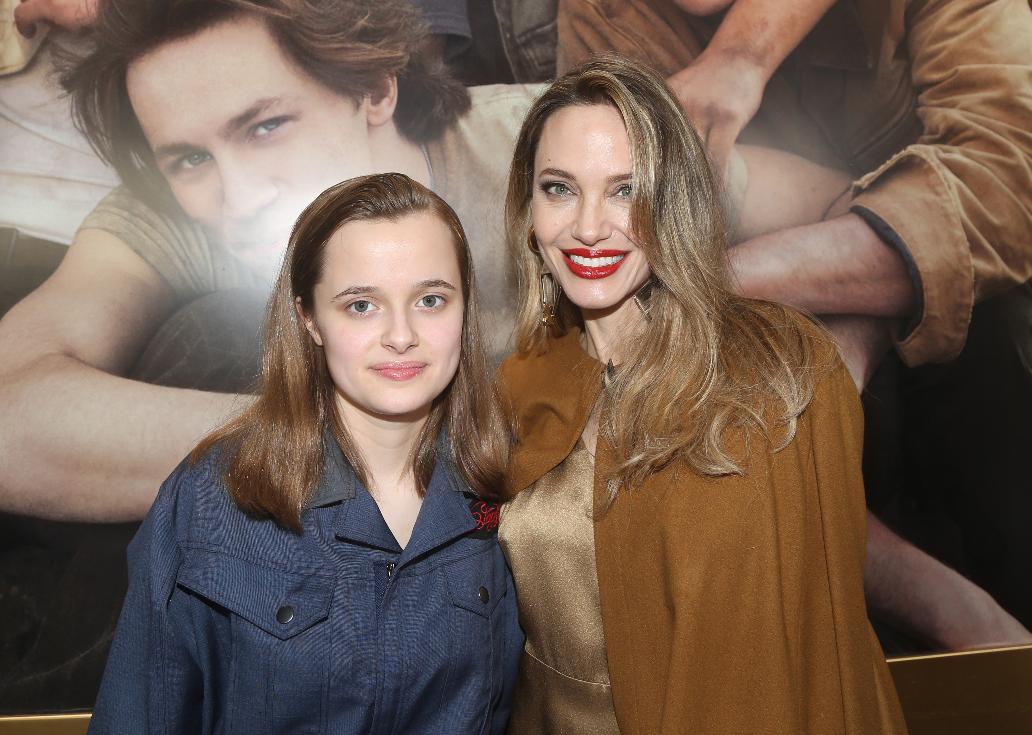 Vivienne Jolie-Pitt und Angelina Jolie bei der Premiere von "The Outsiders" am 11. April 2024 in New York City | Quelle: Getty Images